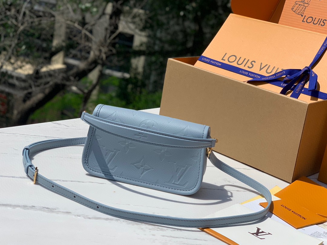 非市场普通货 进口皮料半钢五金 m83592 尺寸：19×10.5×6cmLv新款diane nano法