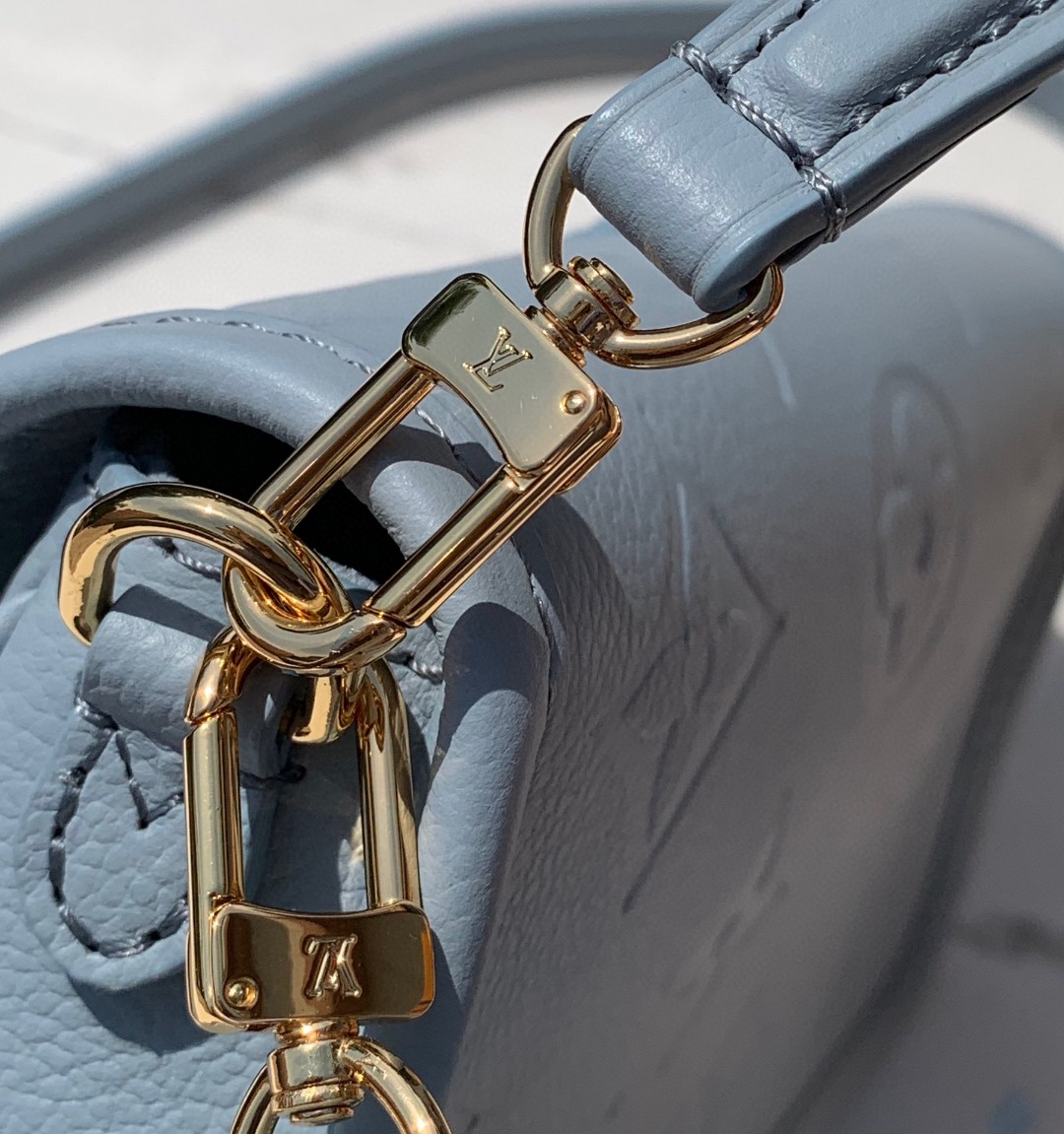 非市场普通货 进口皮料半钢五金 m83592 尺寸：19×10.5×6cmLv新款diane nano法