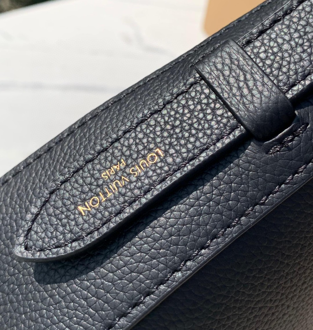 非市场普通货 进口皮料半钢五金m24611尺寸26 x 18 x 7cmLV最新上架Low Key 腋下