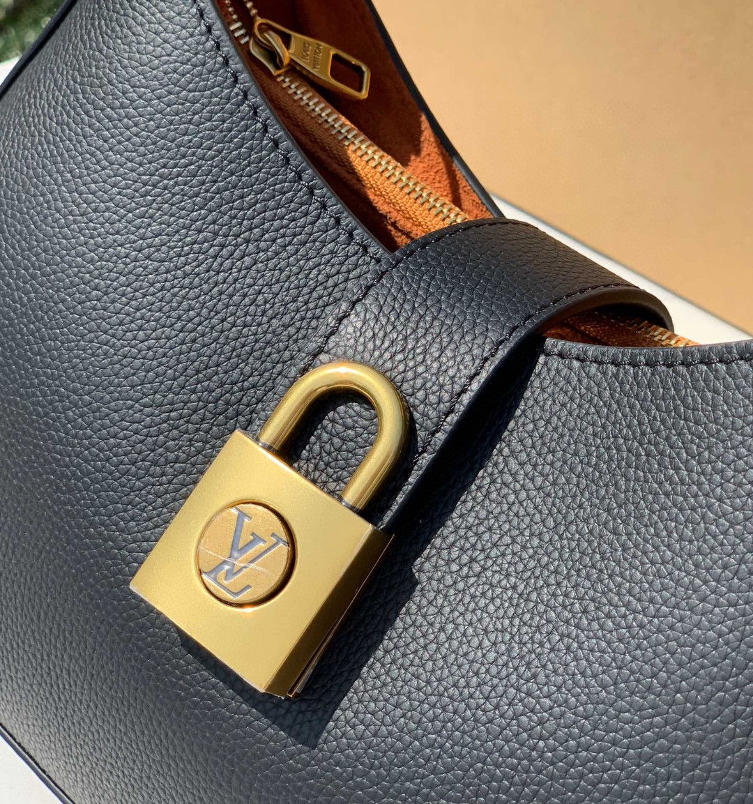 非市场普通货 进口皮料半钢五金m24611尺寸26 x 18 x 7cmLV最新上架Low Key 腋下