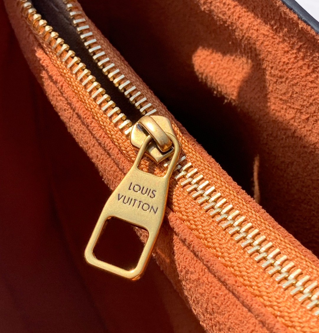 非市场普通货 进口皮料半钢五金m24611尺寸26 x 18 x 7cmLV最新上架Low Key 腋下