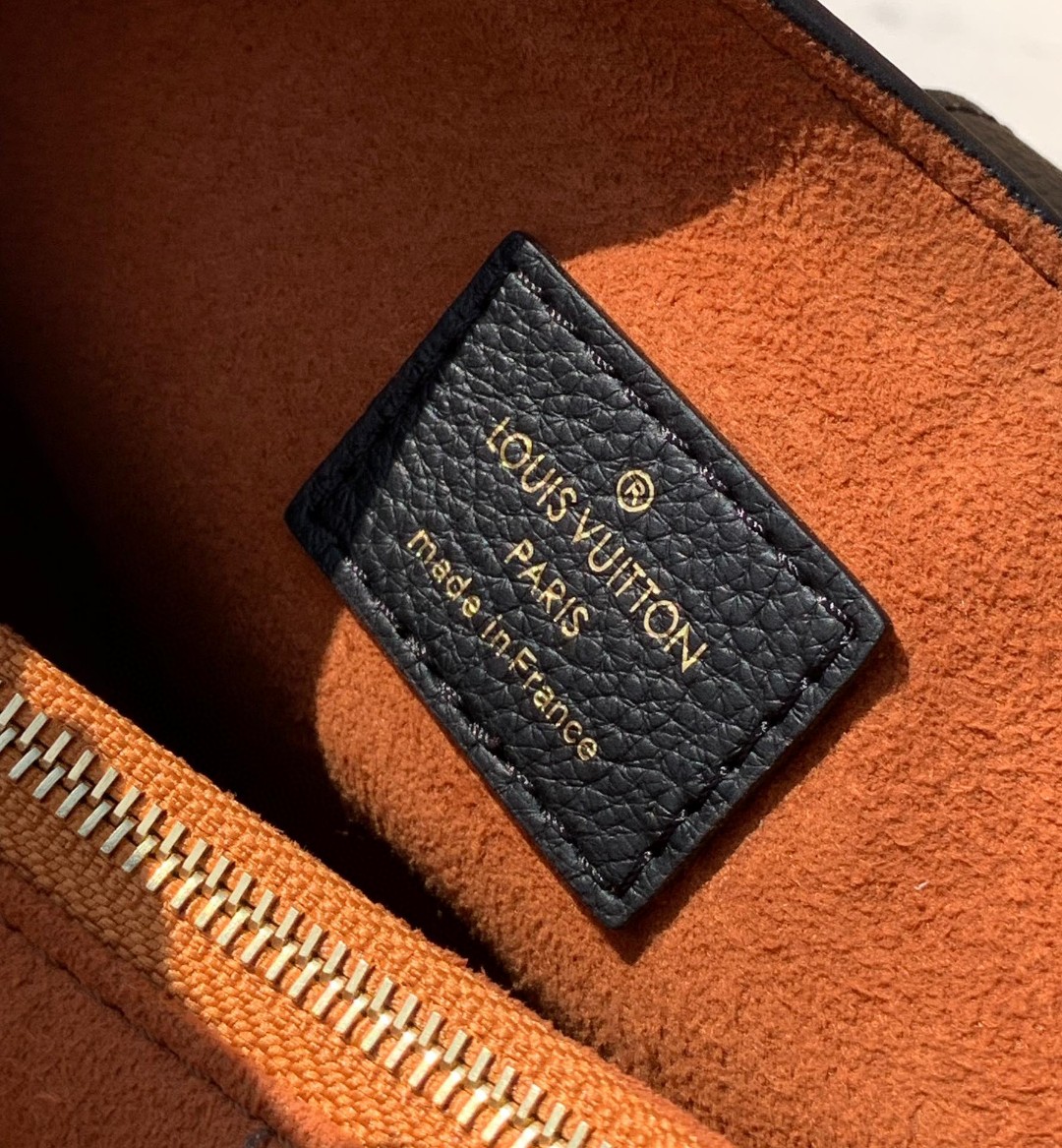 非市场普通货 进口皮料半钢五金m24611尺寸26 x 18 x 7cmLV最新上架Low Key 腋下