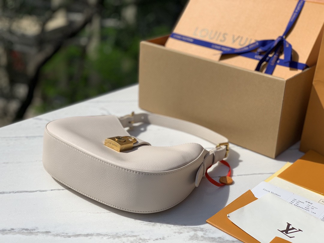 非市场普通货 进口皮料半钢五金 m24990尺寸26 x 18 x 7cmLV最新上架Low Key 腋