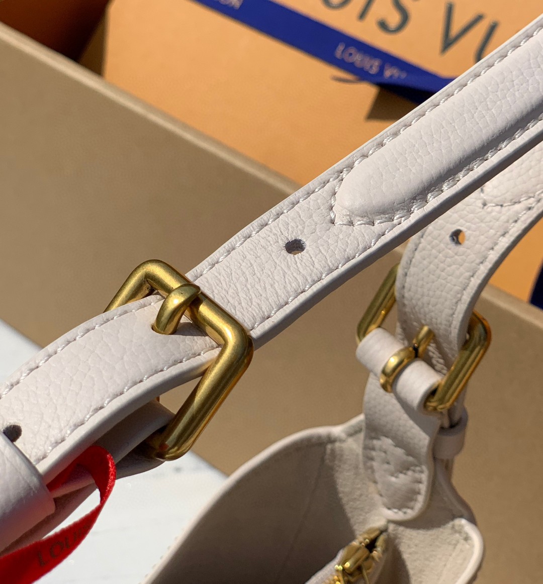 非市场普通货 进口皮料半钢五金 m24990尺寸26 x 18 x 7cmLV最新上架Low Key 腋