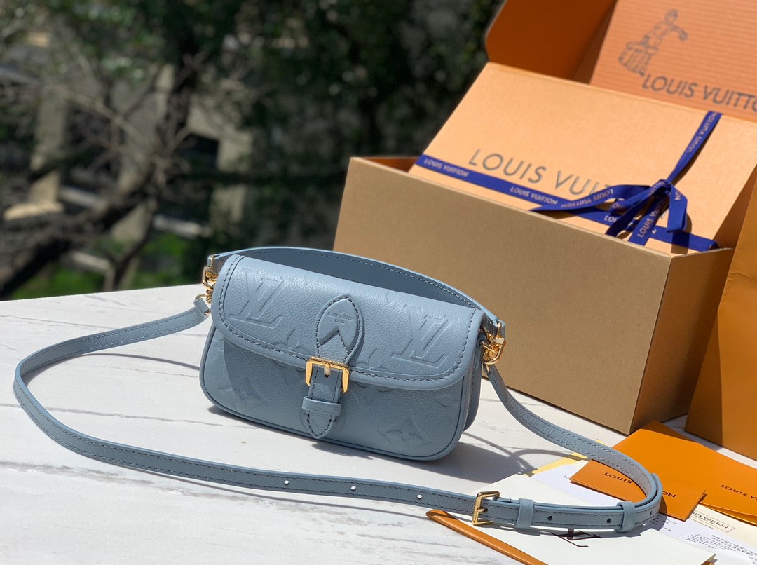 🌼 m83592 尺寸：19×10.5×6cmLv新款diane nano法棍包，baby蓝真是太好看了