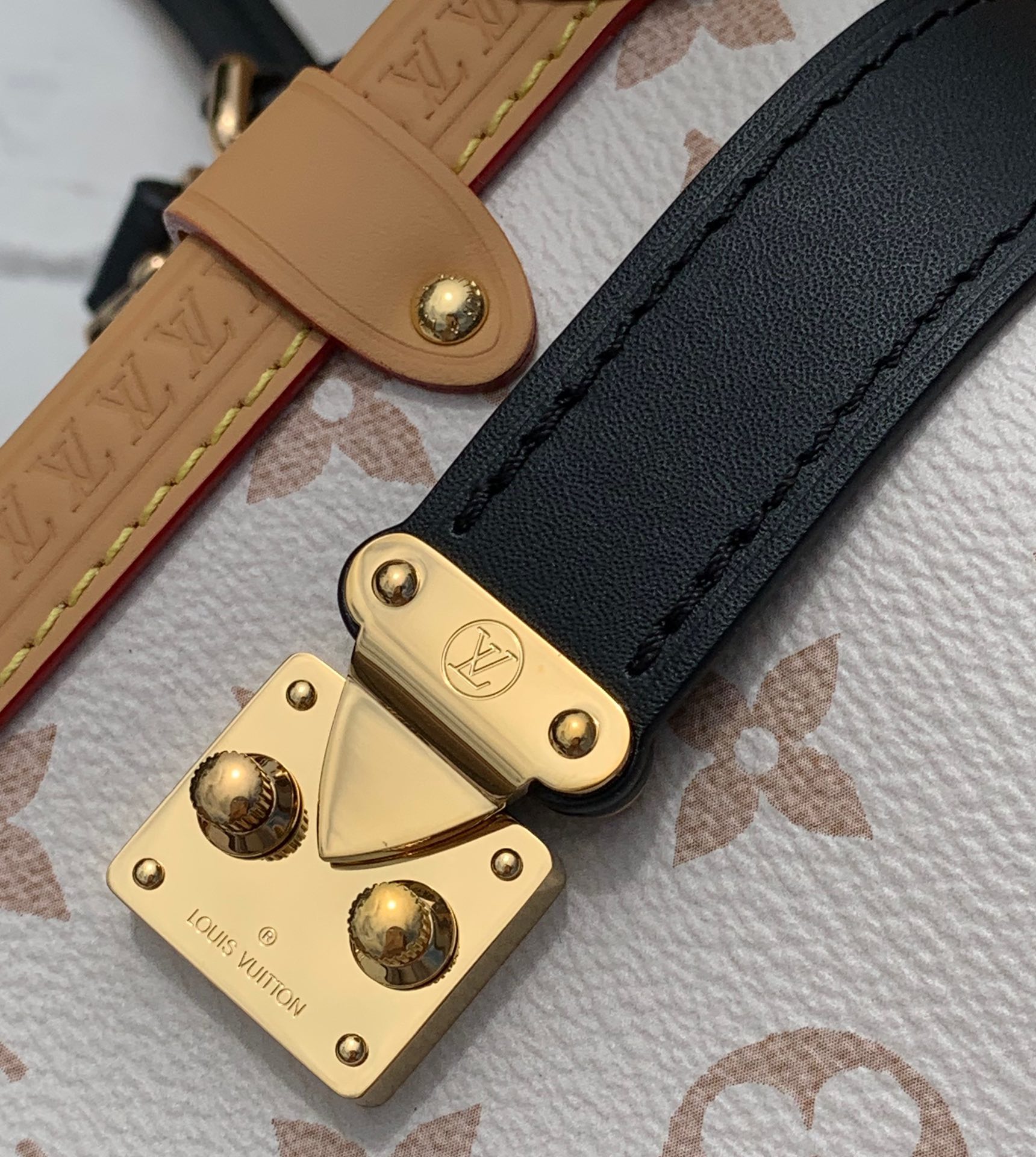 🌼 m46709尺寸21×14×6cm 香港渠道订单！【动态芯片版本】LV24沙丘色谁不爱啊! 刚上市的