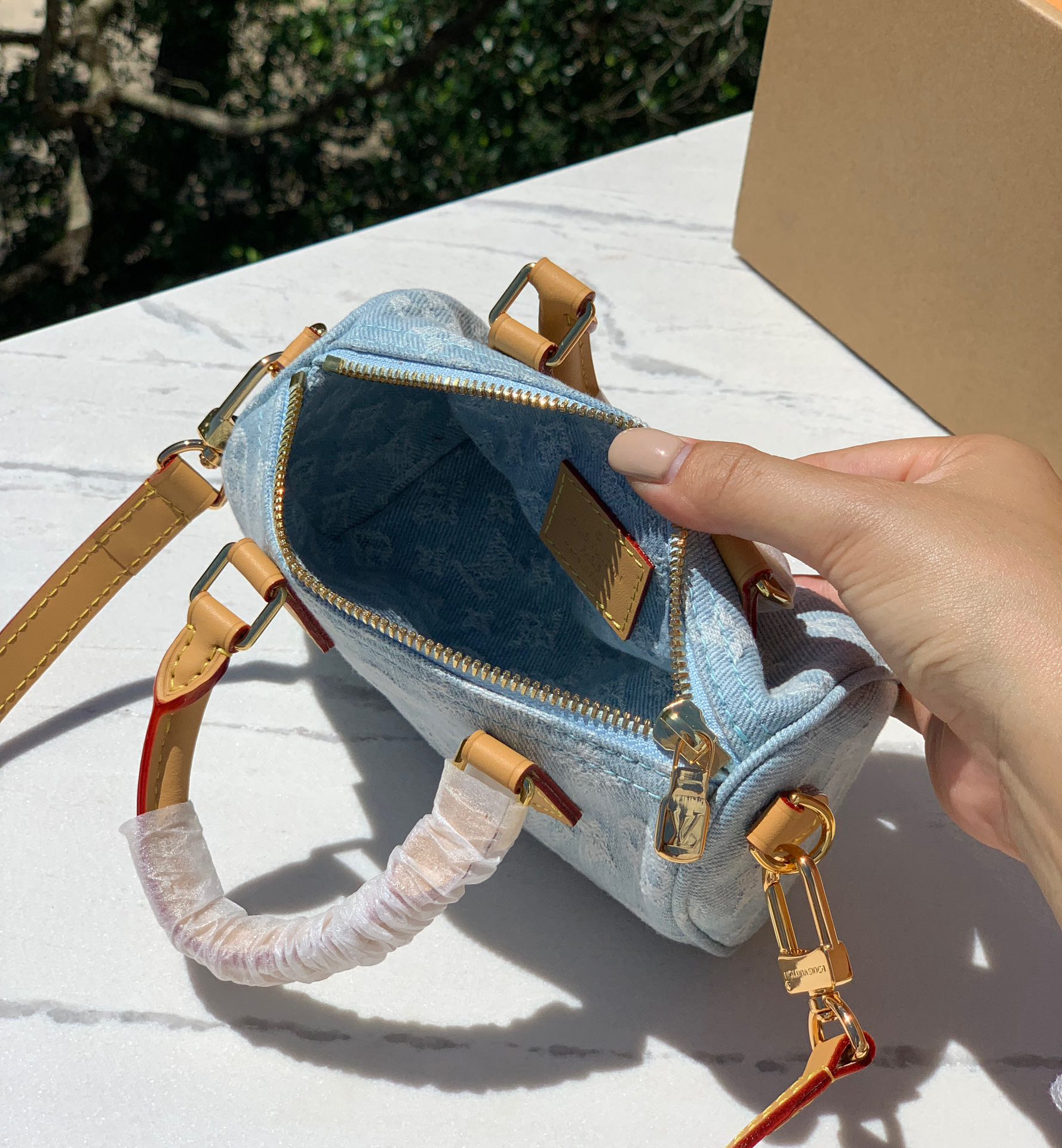 🌼 m11212尺寸：16×10×7.5cm香港渠道订单！24年限量版Nano Speedy牛仔枕头包，