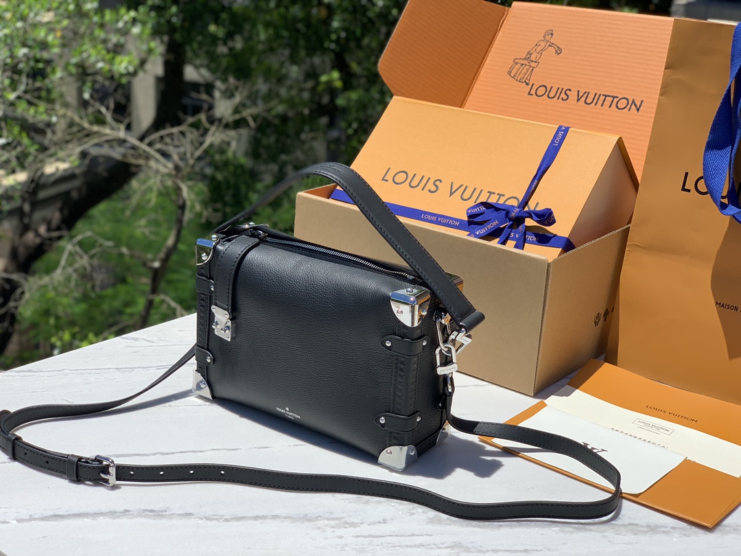 🌼 m25160尺寸：21x14x6cm2024春夏LV Side Trunk全皮软盒子系列，推出纯色粒