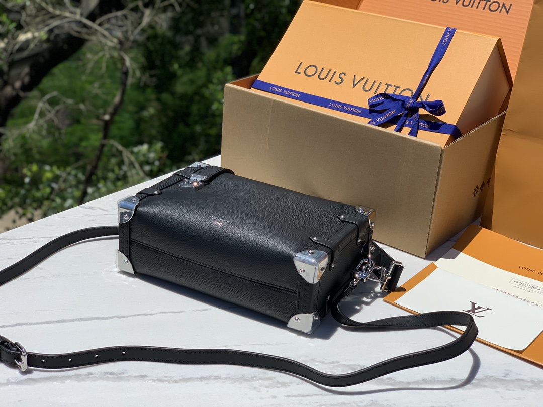 🌼 m25160尺寸：21x14x6cm2024春夏LV Side Trunk全皮软盒子系列，推出纯色粒