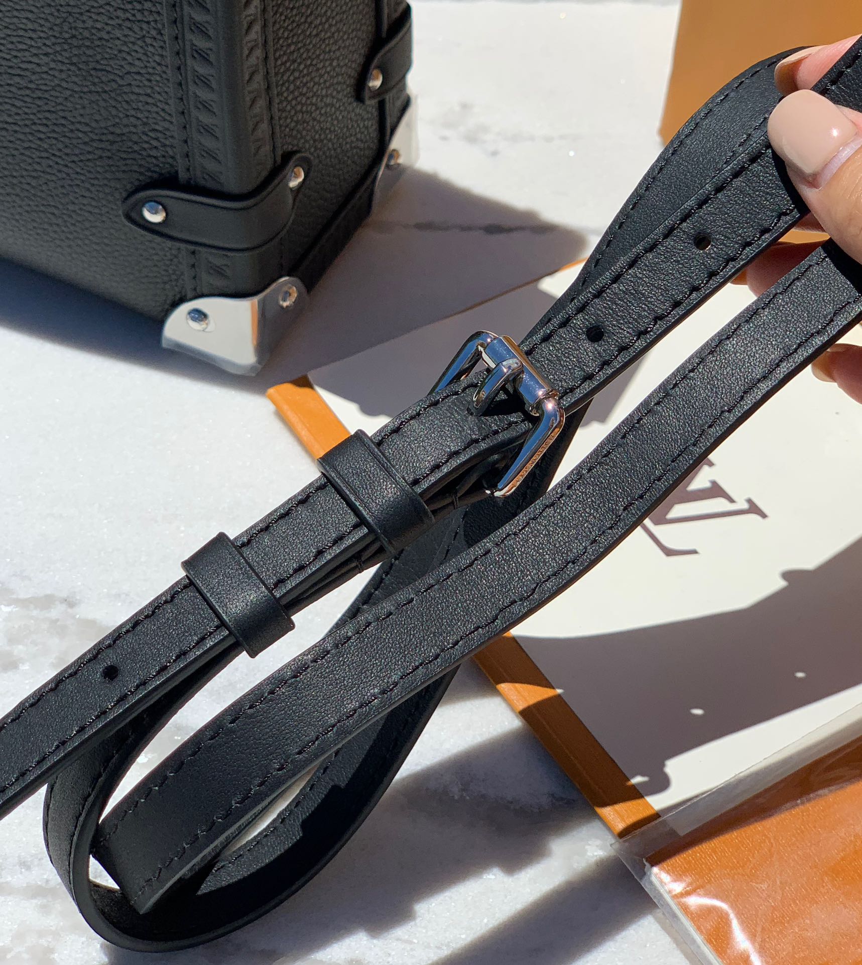 🌼 m25160尺寸：21x14x6cm2024春夏LV Side Trunk全皮软盒子系列，推出纯色粒