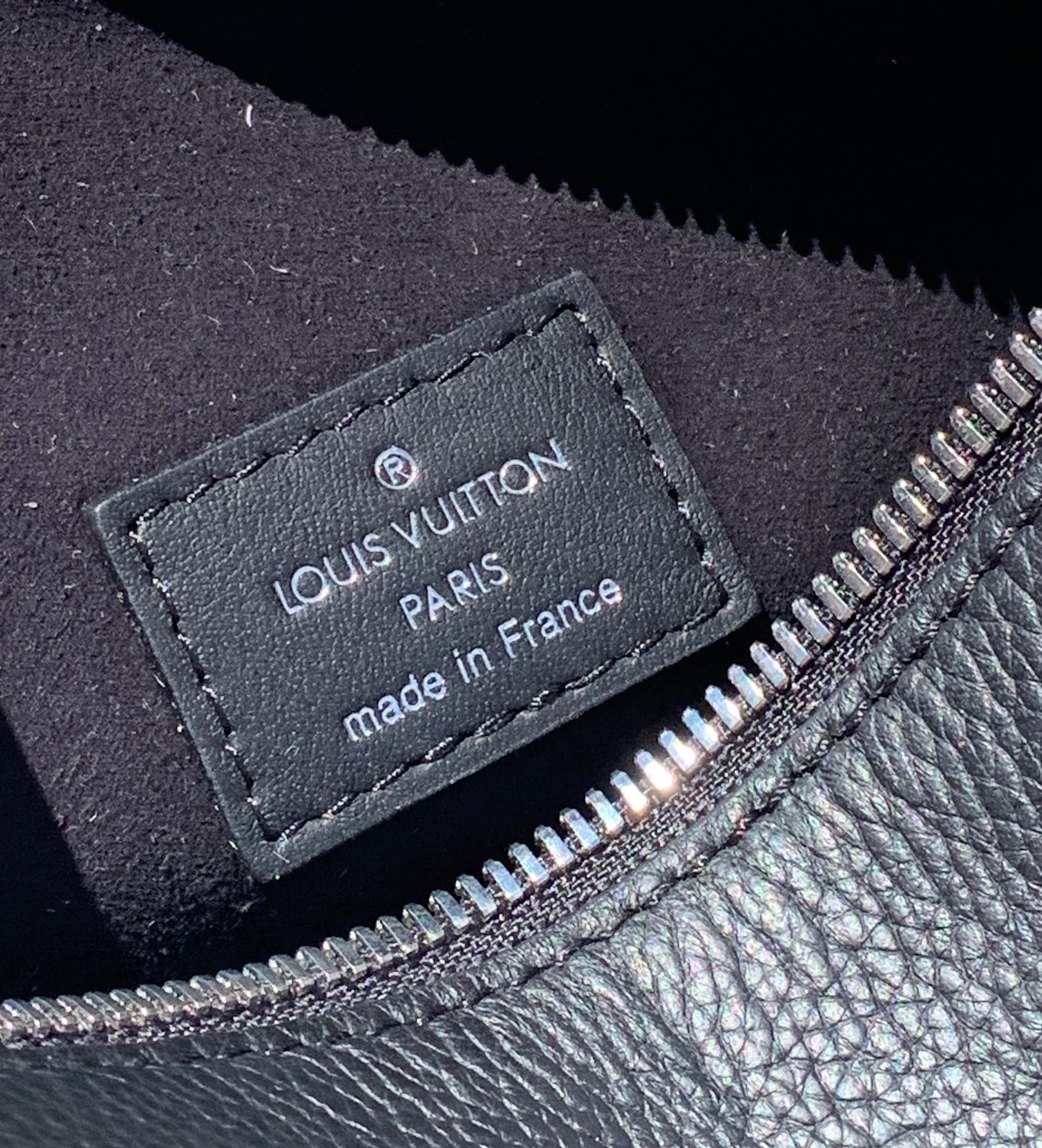 🌼 m25160尺寸：21x14x6cm2024春夏LV Side Trunk全皮软盒子系列，推出纯色粒