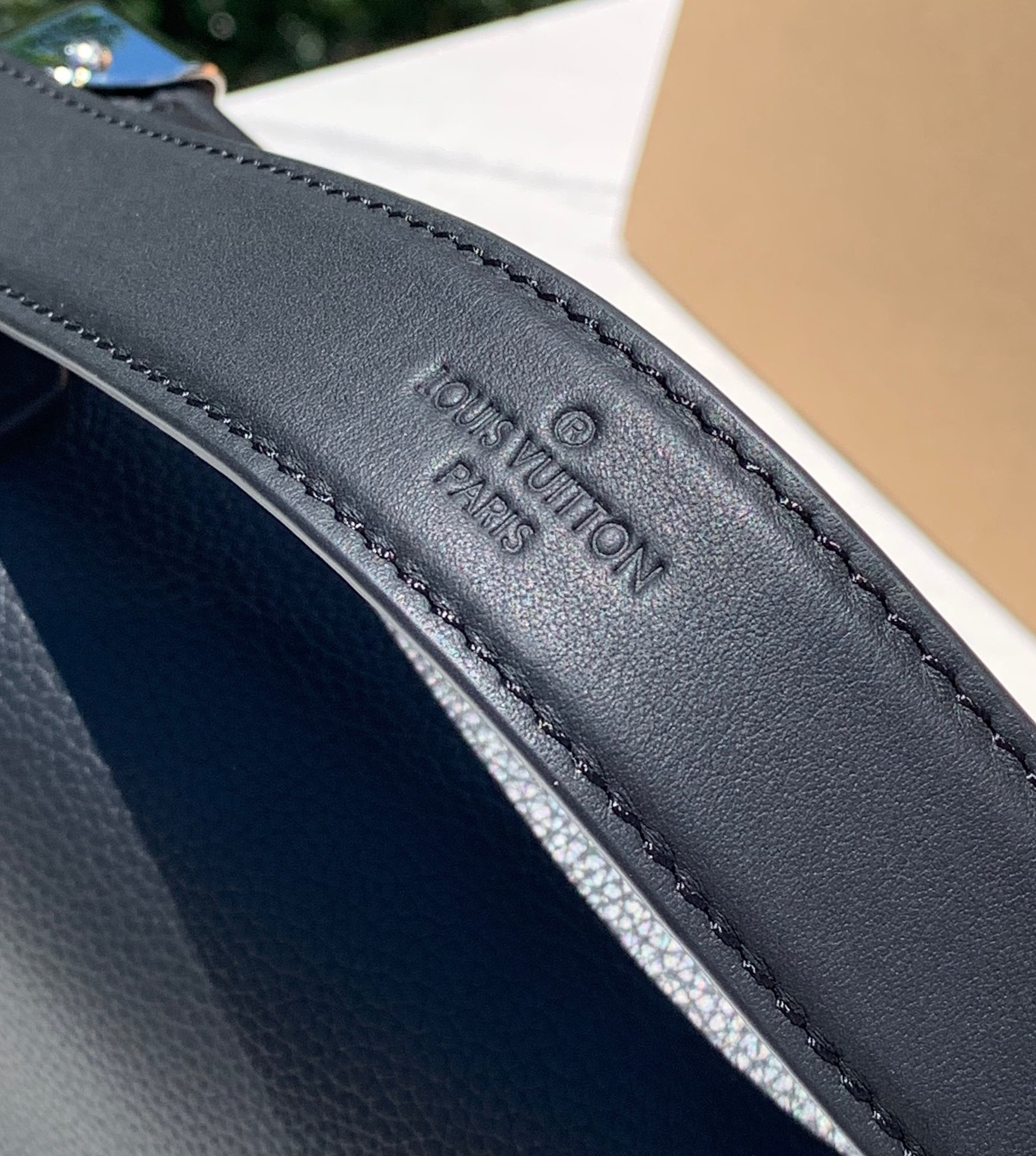 🌼 m25160尺寸：21x14x6cm2024春夏LV Side Trunk全皮软盒子系列，推出纯色粒