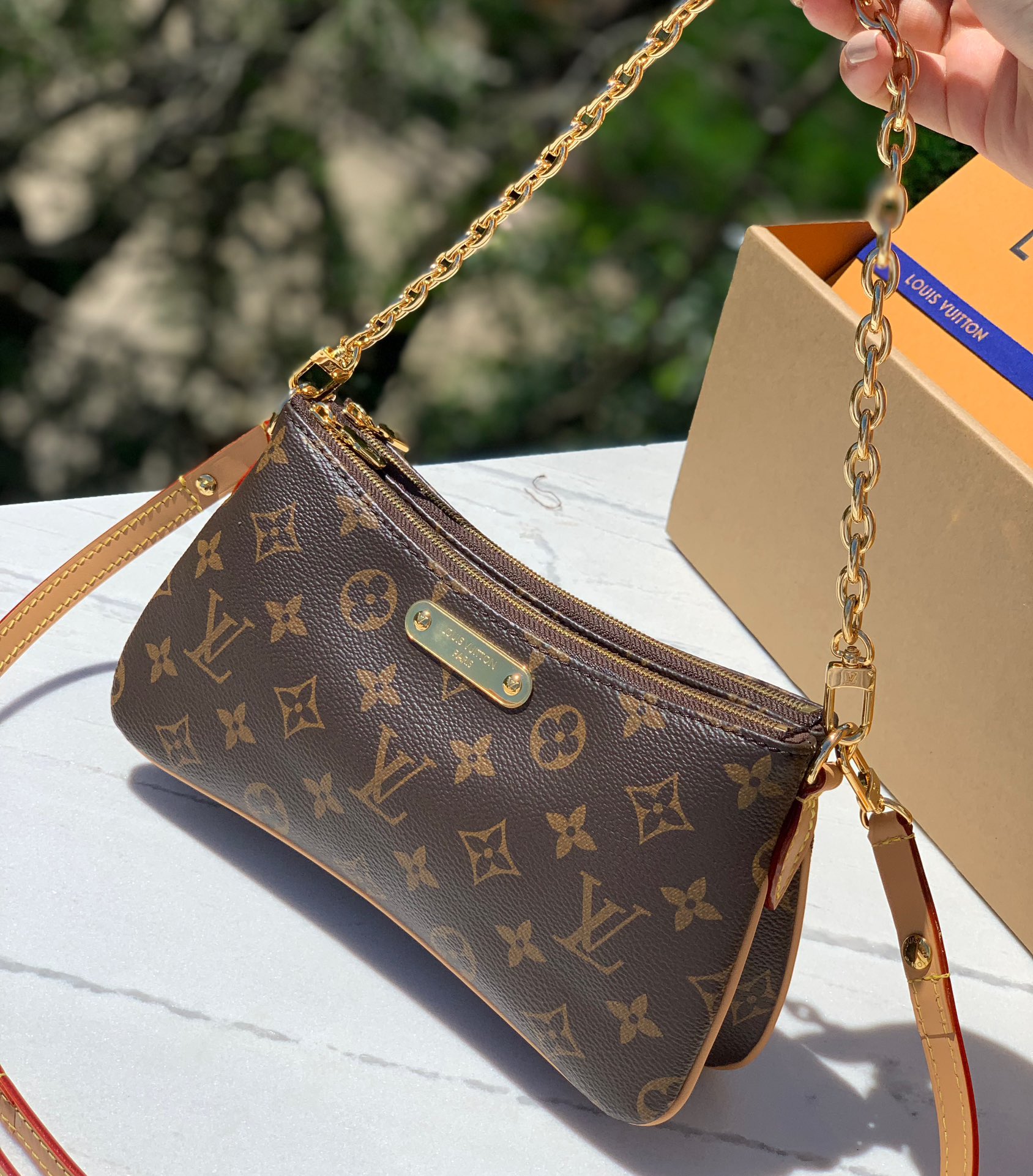 🌼 m83008尺寸：24.5 × 13 × 6.5cmLV新款老花Liv Pochette双拉链腋下包