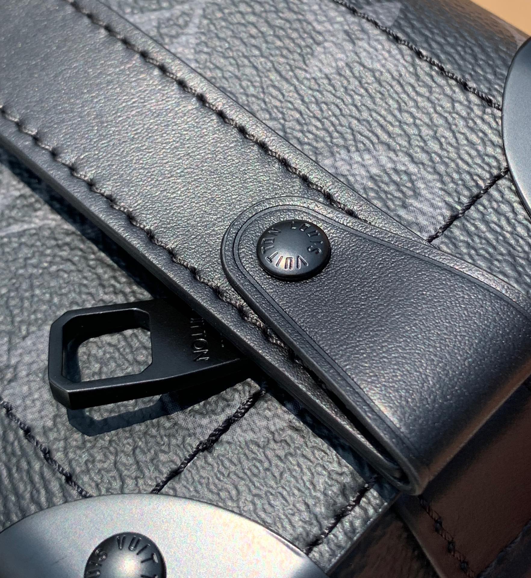 非市场普通货 进口皮料半钢五金m11744尺寸:29x17.5x10cm香港渠道订单！Lv 24新款So