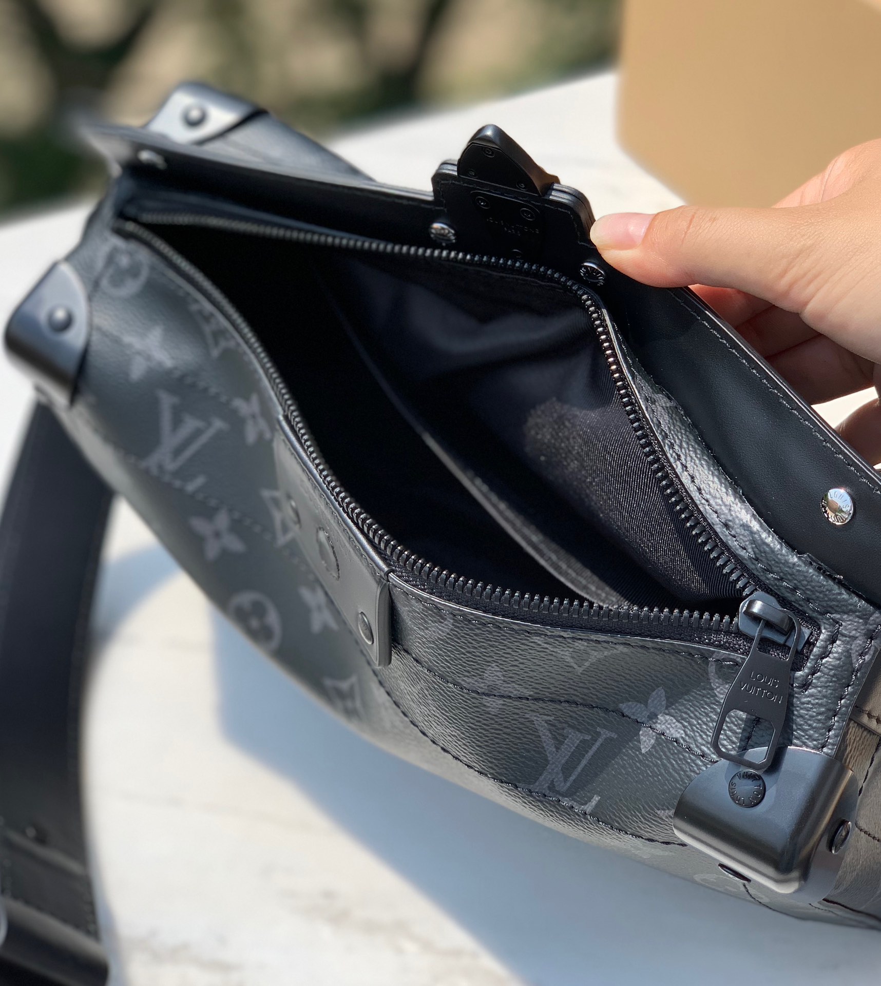 非市场普通货 进口皮料半钢五金m11744尺寸:29x17.5x10cm香港渠道订单！Lv 24新款So