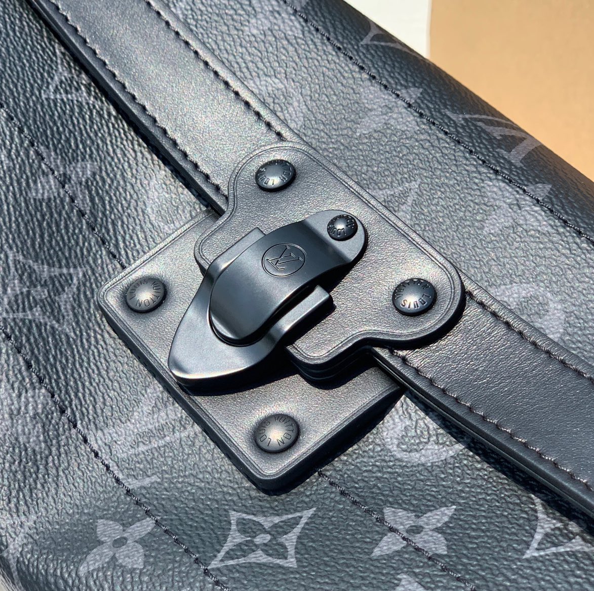 非市场普通货 进口皮料半钢五金m11744尺寸:29x17.5x10cm香港渠道订单！Lv 24新款So