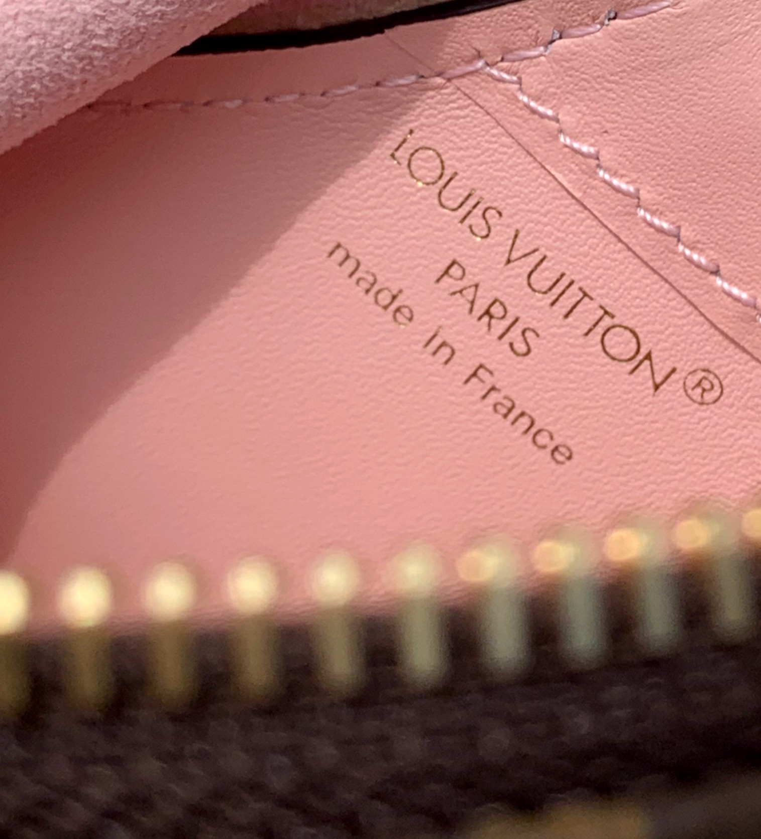 非市场普通货 进口皮料半钢五金m11303尺寸：22.5×13×13cm香港渠道出货！LV2024七夕限