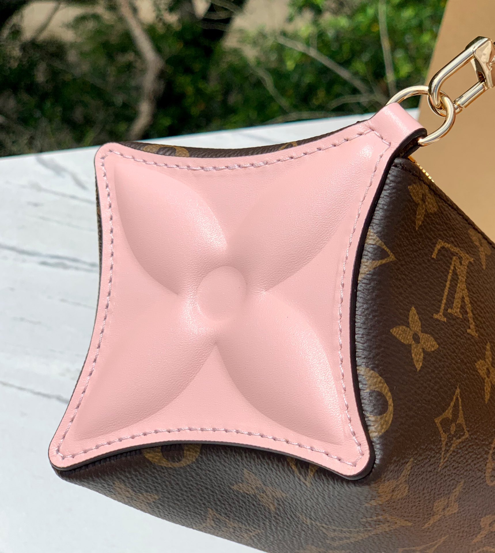 非市场普通货 进口皮料半钢五金m11303尺寸：22.5×13×13cm香港渠道出货！LV2024七夕限