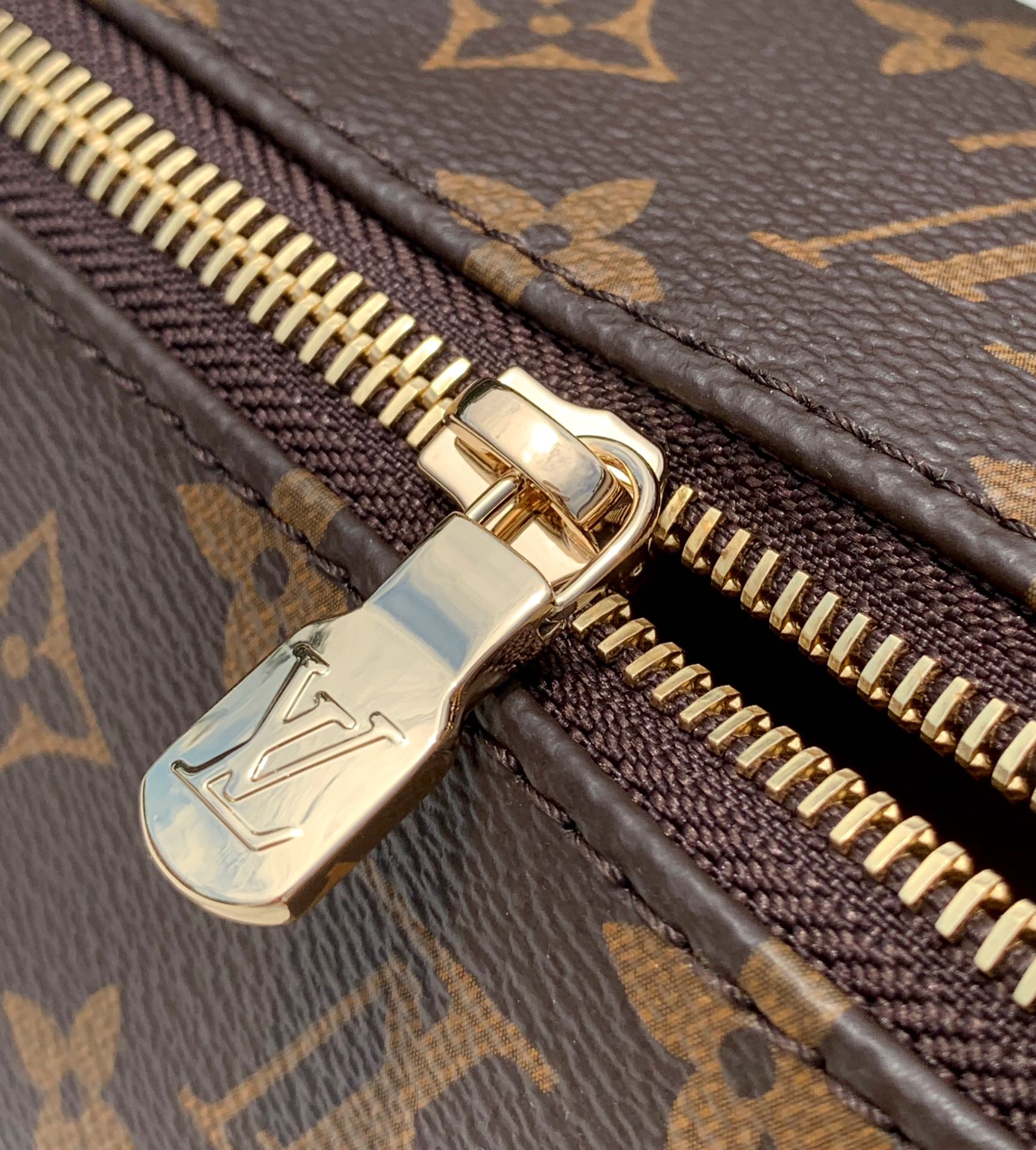 非市场普通货 进口皮料半钢五金m11303尺寸：22.5×13×13cm香港渠道出货！LV2024七夕限