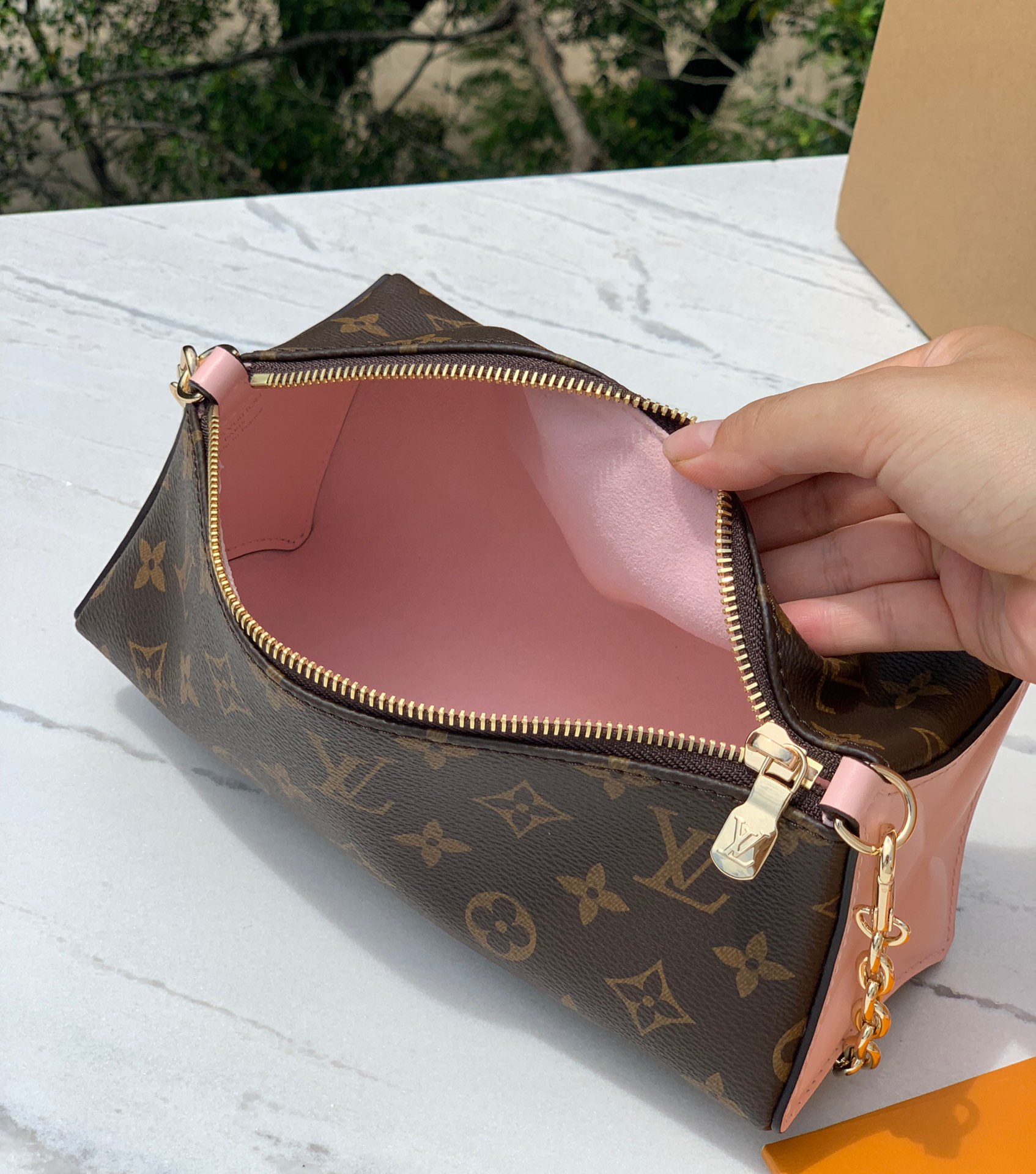 非市场普通货 进口皮料半钢五金m11303尺寸：22.5×13×13cm香港渠道出货！LV2024七夕限