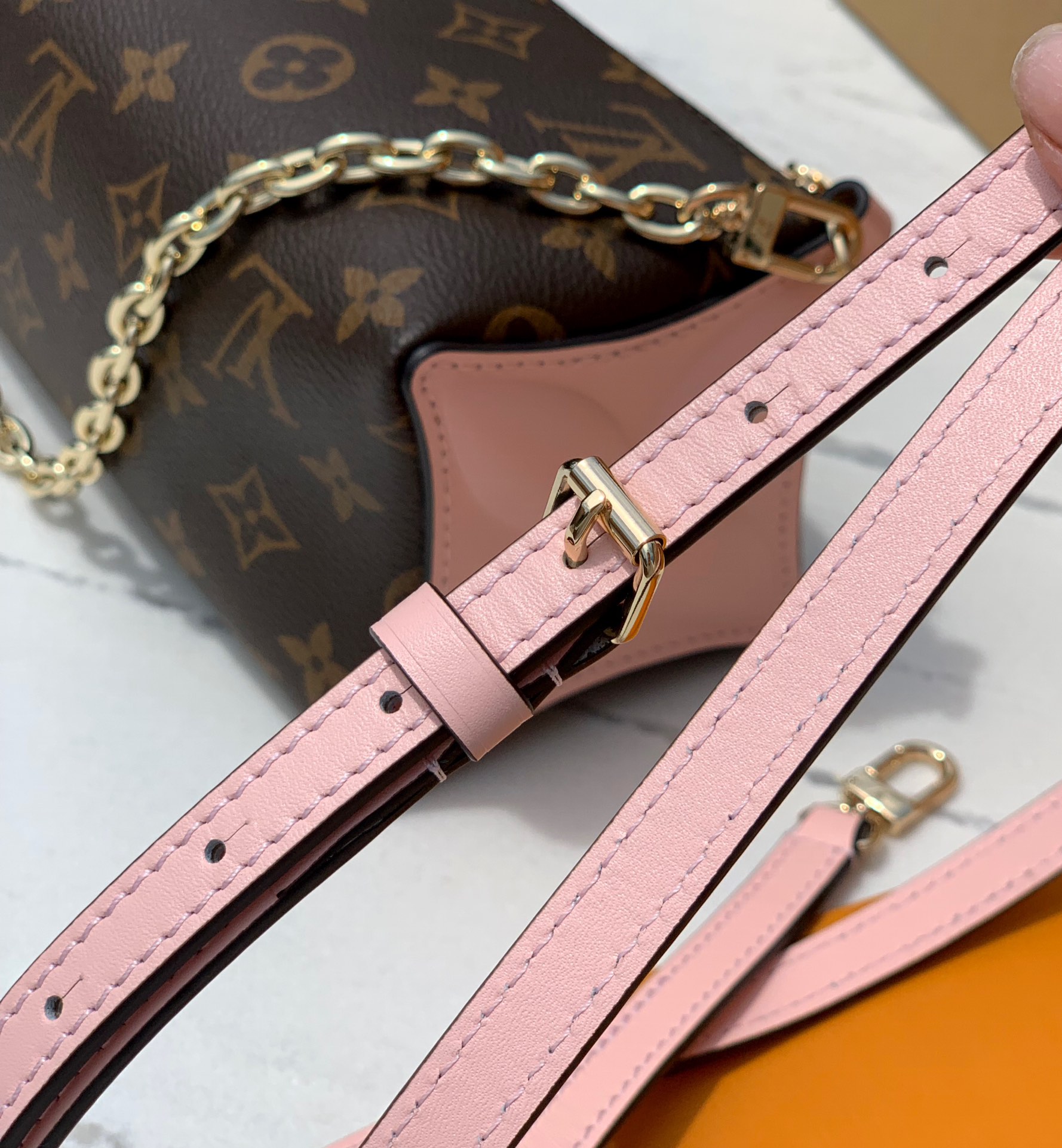 非市场普通货 进口皮料半钢五金m11303尺寸：22.5×13×13cm香港渠道出货！LV2024七夕限