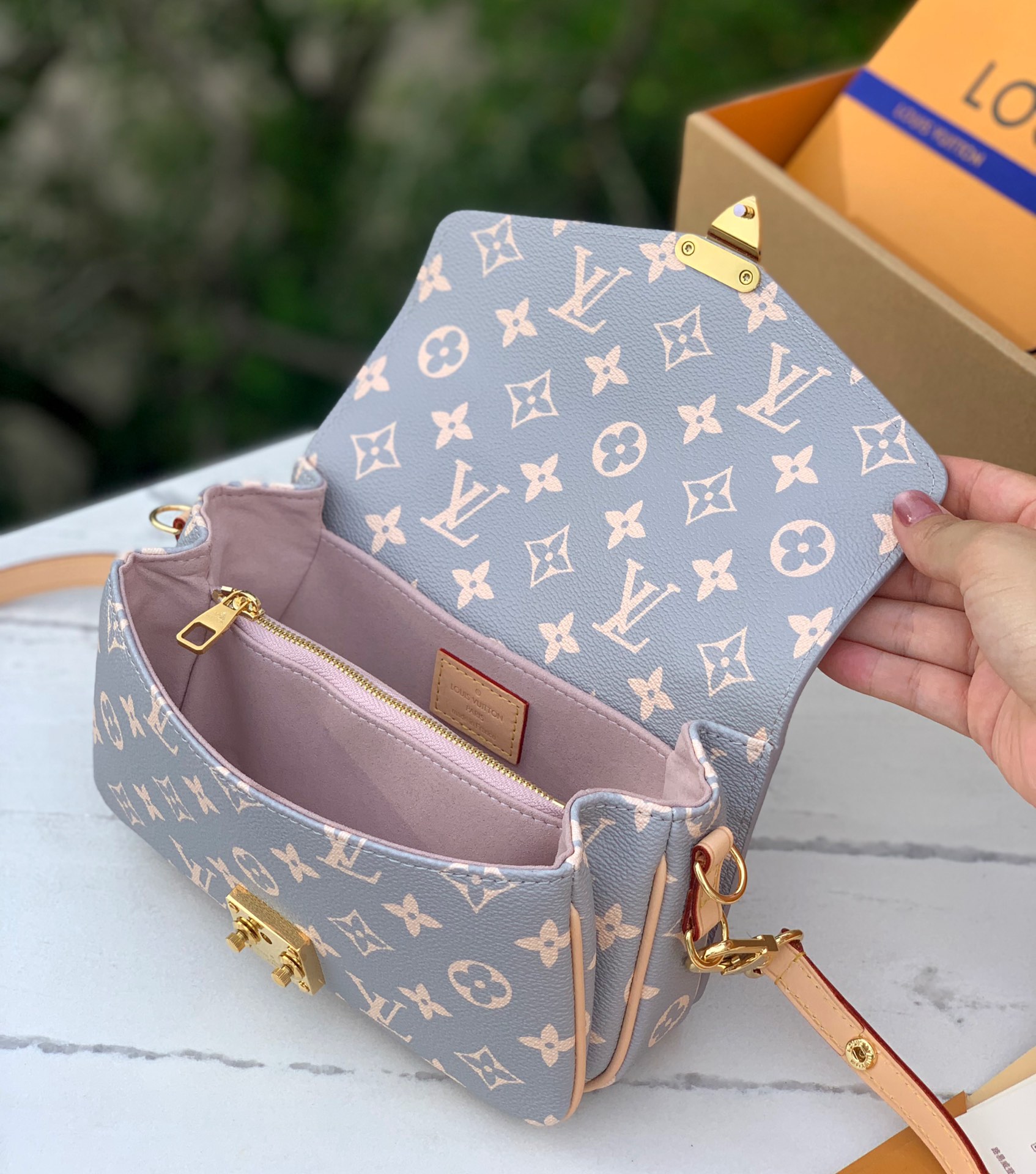 🌼m12429尺寸21.5×13.5×6cm【变码芯片】LV2024秋冬的新品手袋一Metis East