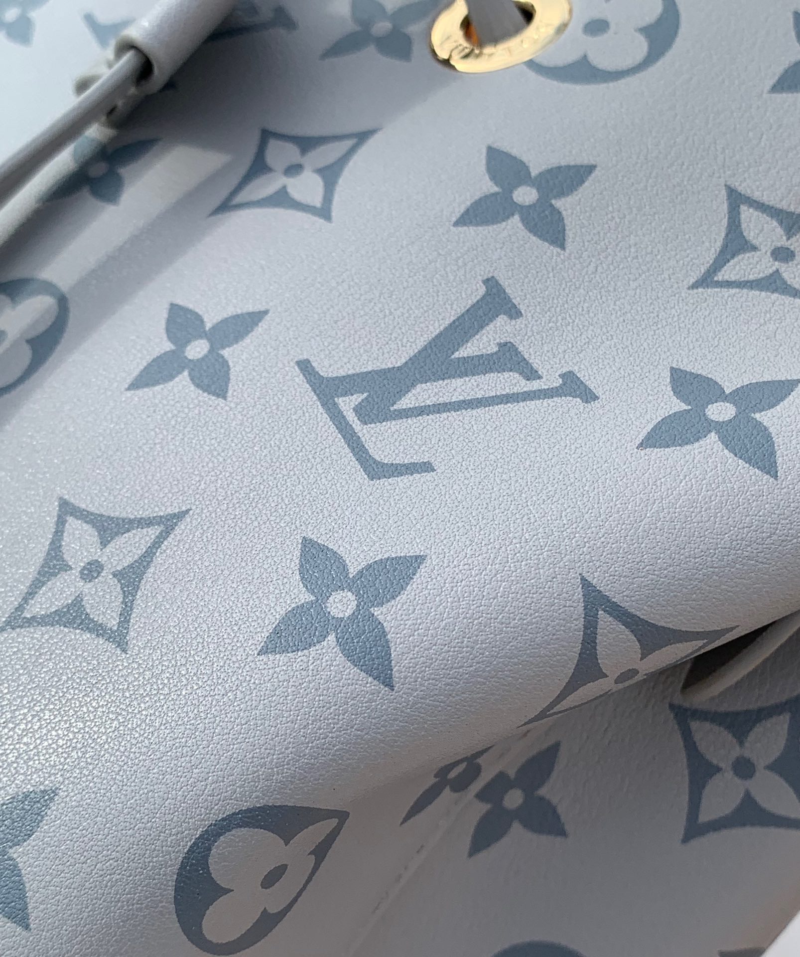 非市场普通货 进口皮料半钢五金m12749尺寸：20×20×13cm【变码芯片】LV2024新款鲨鱼灰N