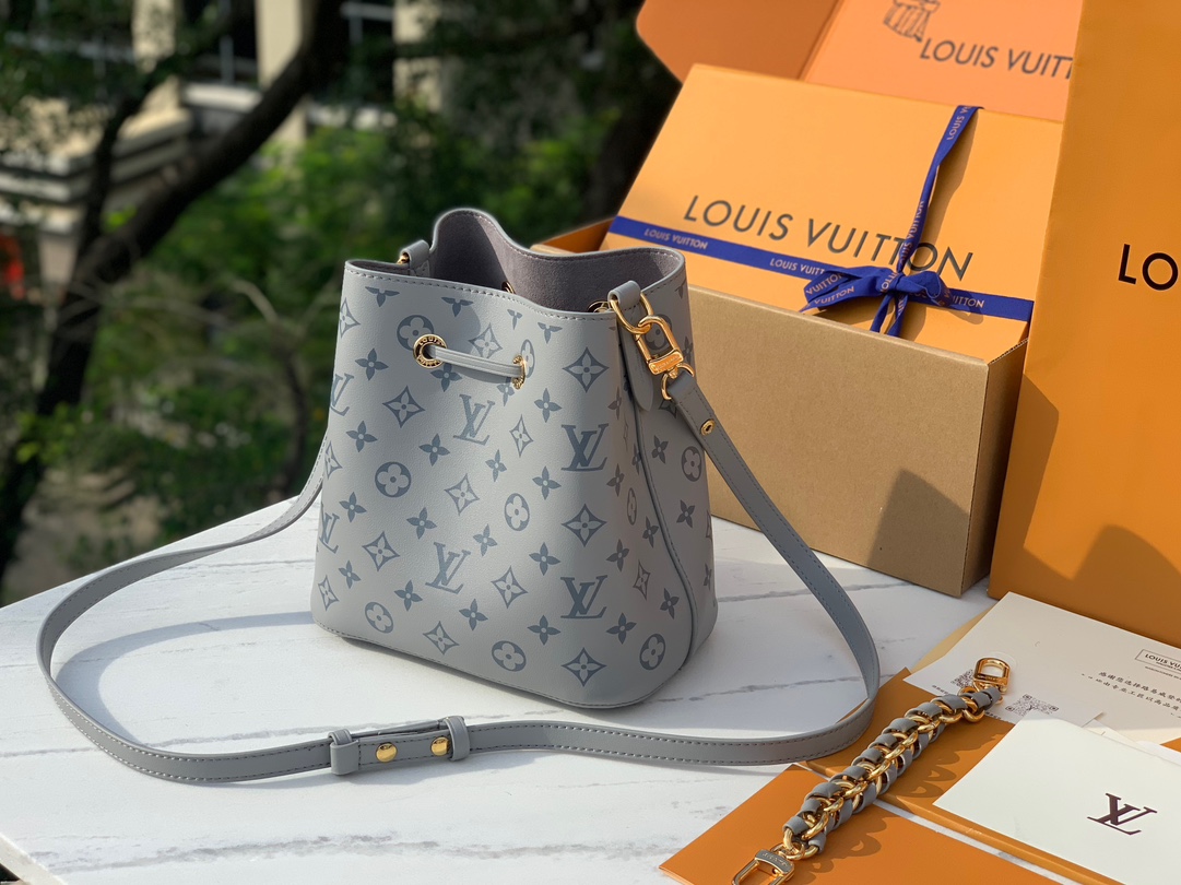 非市场普通货 进口皮料半钢五金m12749尺寸：20×20×13cm【变码芯片】LV2024新款鲨鱼灰N