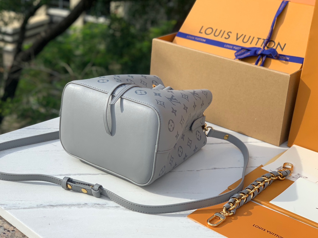 非市场普通货 进口皮料半钢五金m12749尺寸：20×20×13cm【变码芯片】LV2024新款鲨鱼灰N