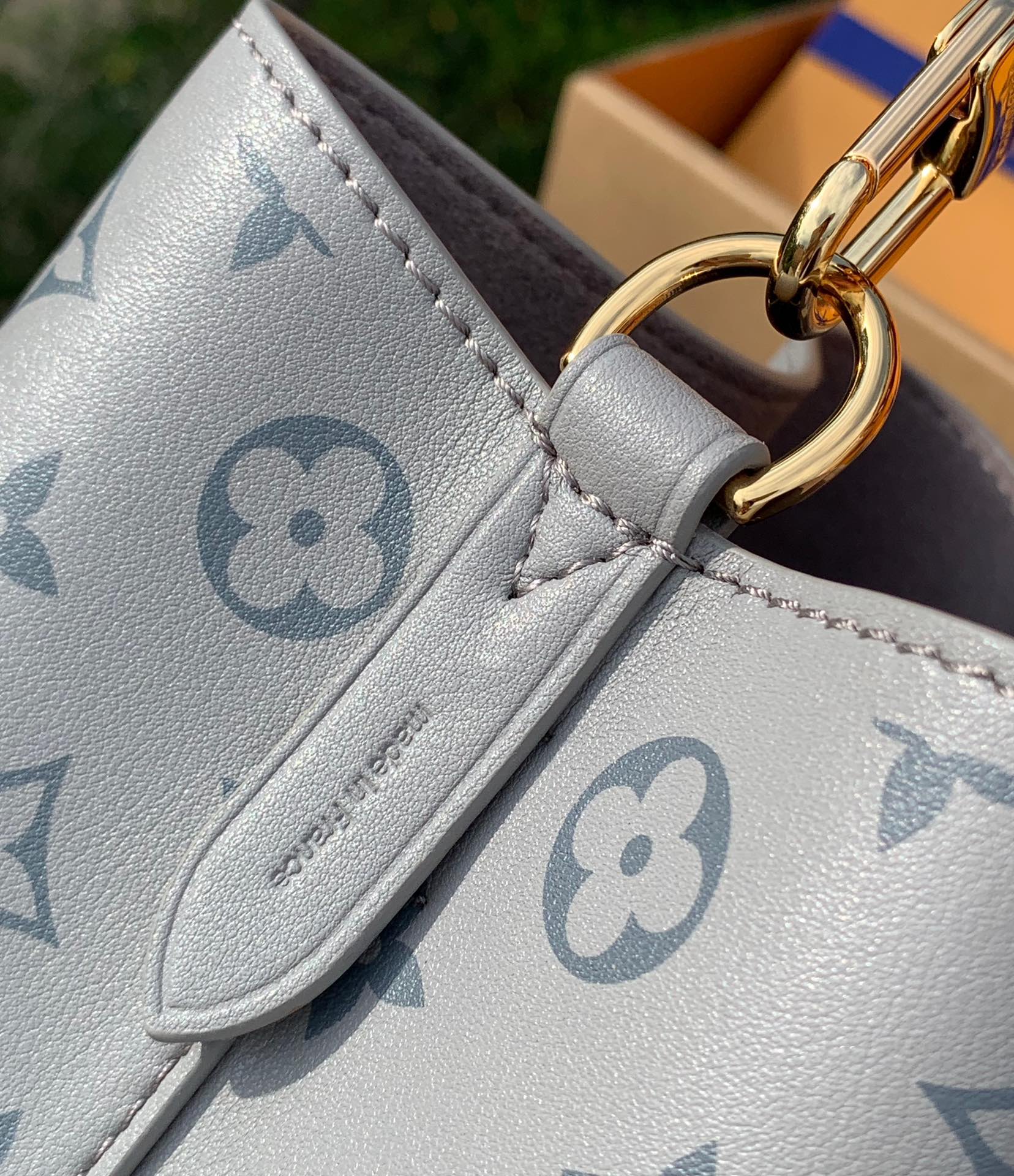 非市场普通货 进口皮料半钢五金m12749尺寸：20×20×13cm【变码芯片】LV2024新款鲨鱼灰N