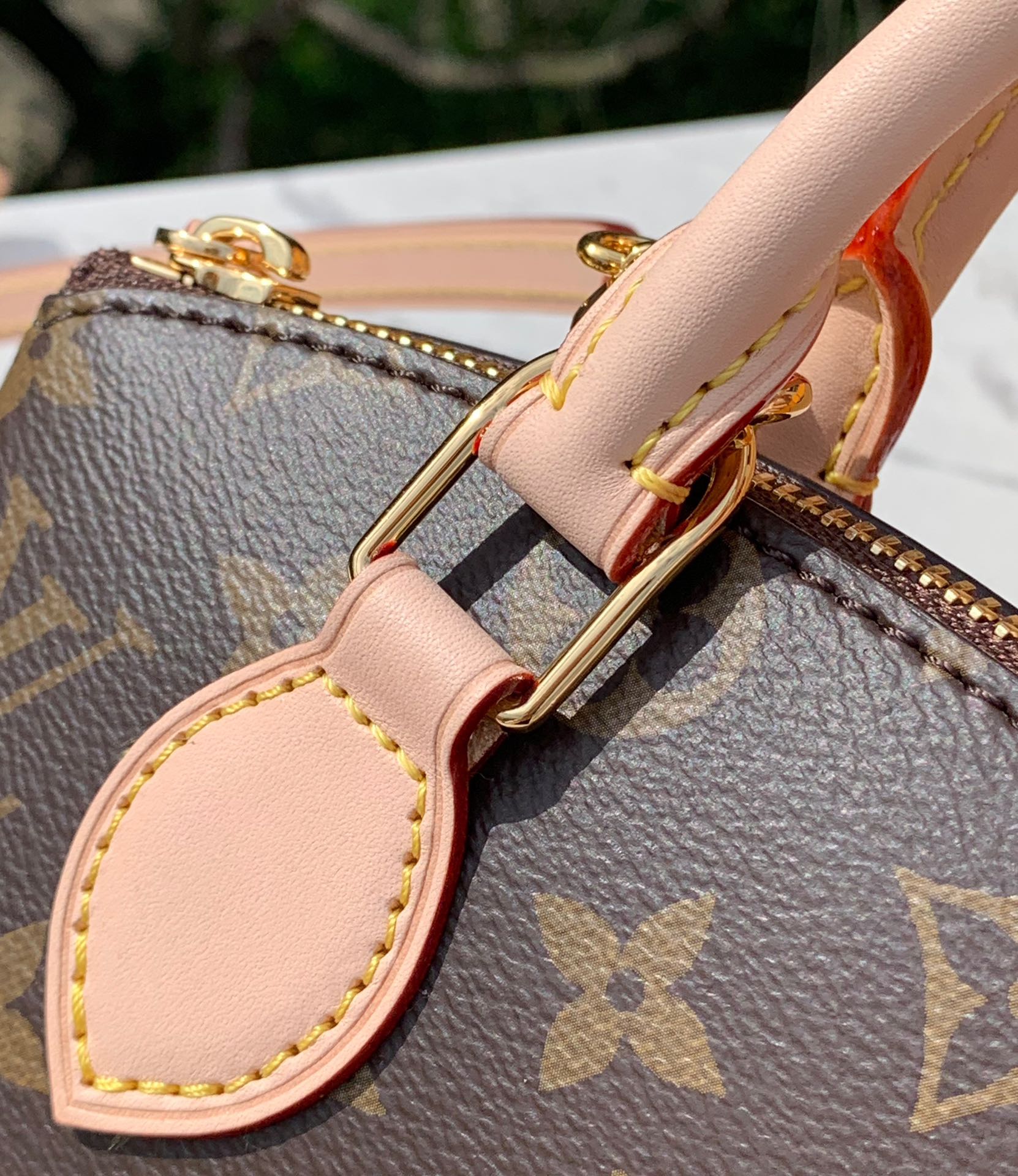 🌼m12019尺寸：15×19×7cm LV Lockit BB贝壳包，香港渠道出货，可香港直新款邮！ 