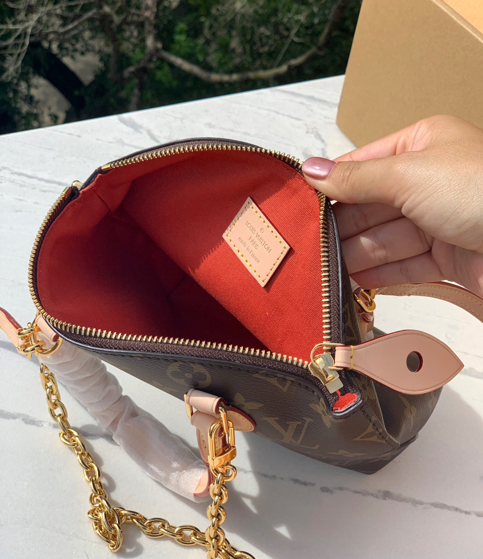 🌼m12019尺寸：15×19×7cm LV Lockit BB贝壳包，香港渠道出货，可香港直新款邮！ 