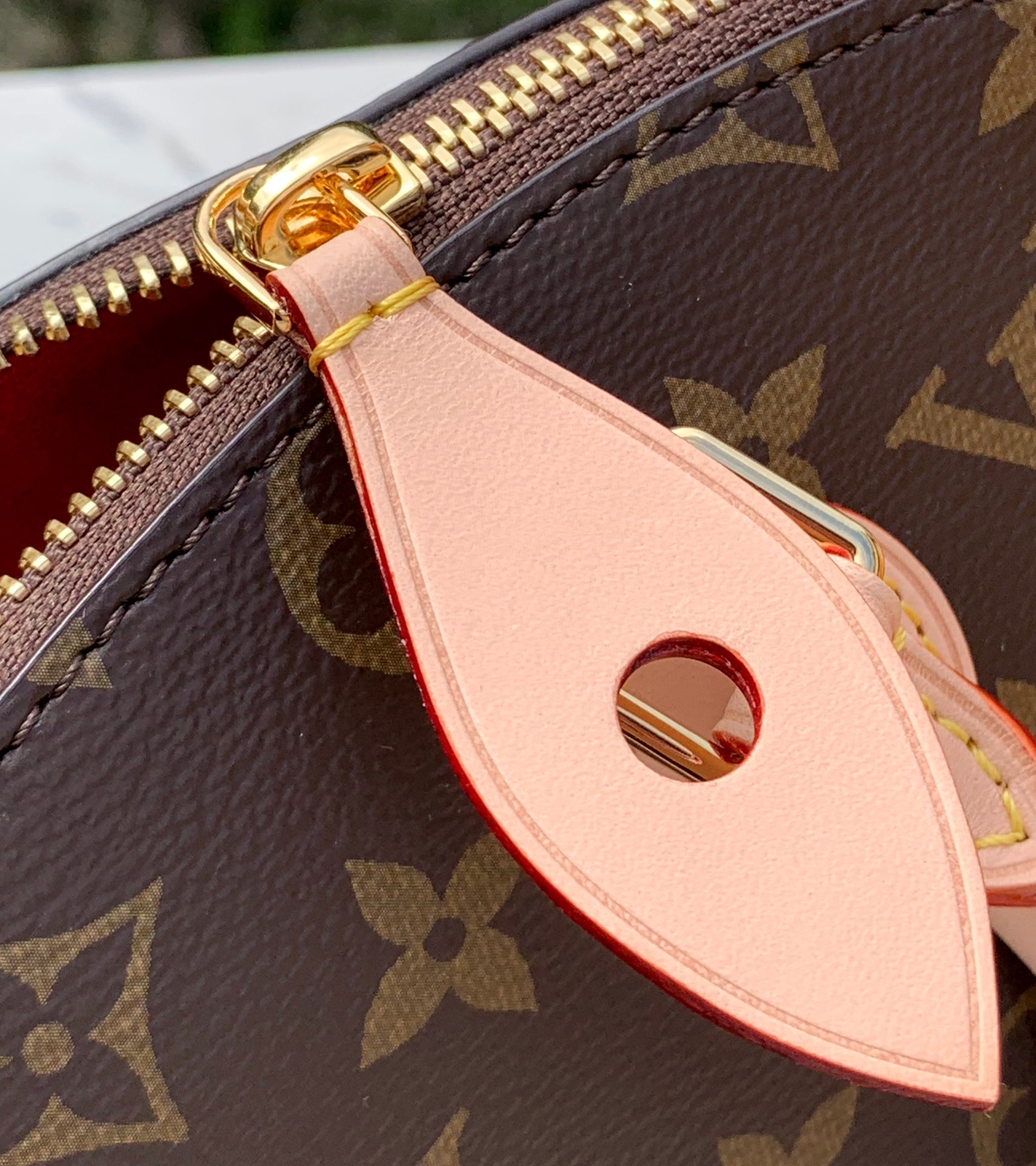 🌼m12019尺寸：15×19×7cm LV Lockit BB贝壳包，香港渠道出货，可香港直新款邮！ 