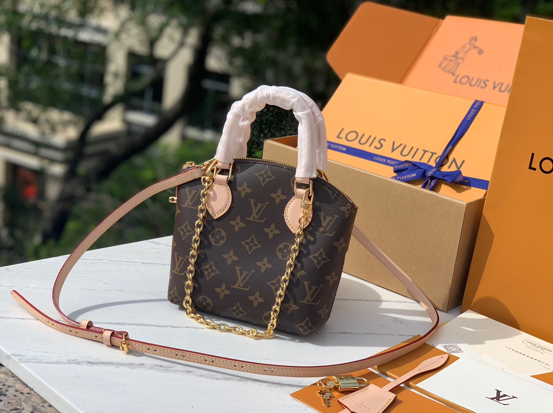 🌼m12019尺寸：15×19×7cm LV Lockit BB贝壳包，香港渠道出货，可香港直新款邮！ 