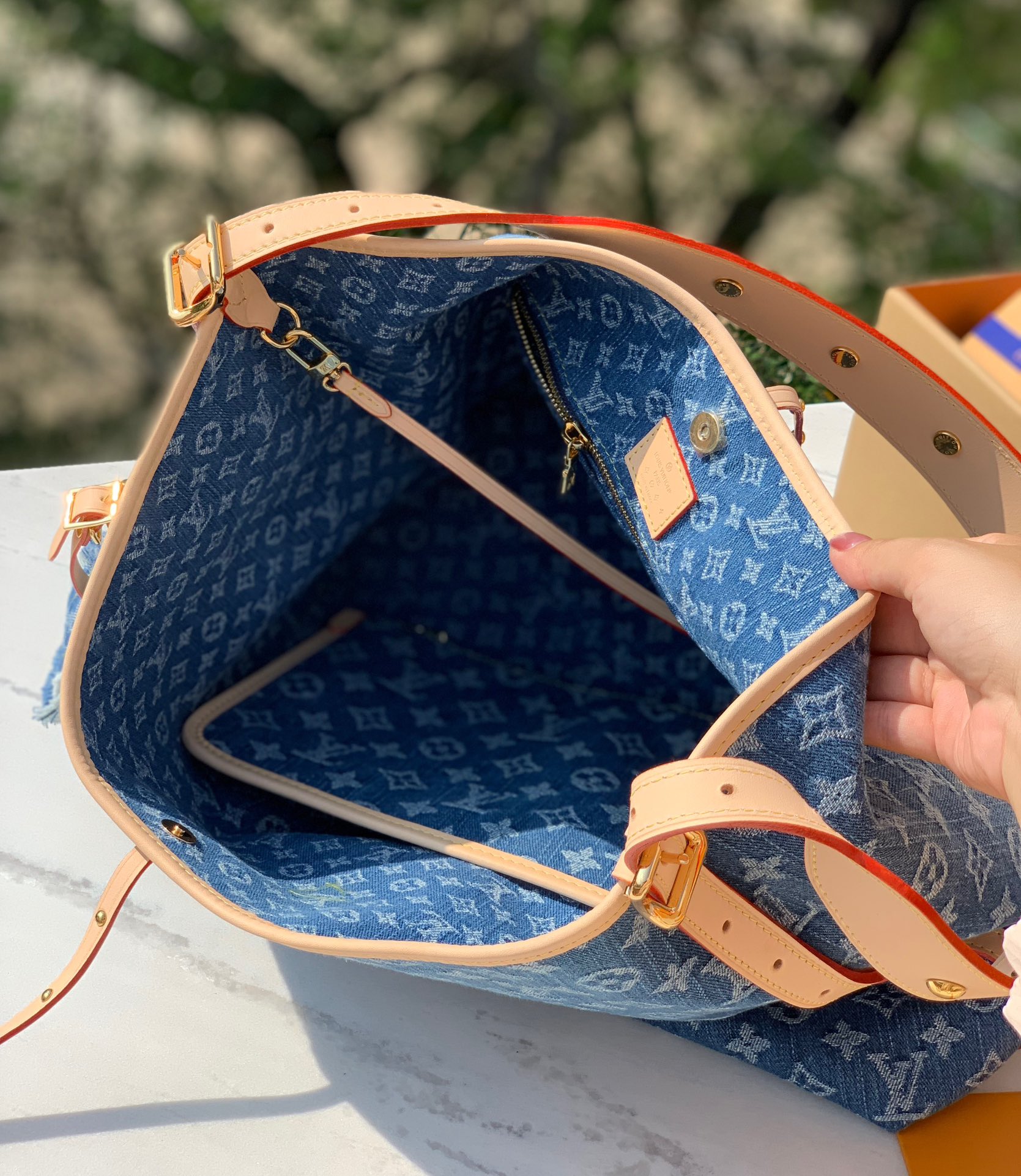 非市场普通货 进口皮料半钢五金m46855尺寸：39×35×15cmLv丹宁牛仔carryall托特包，