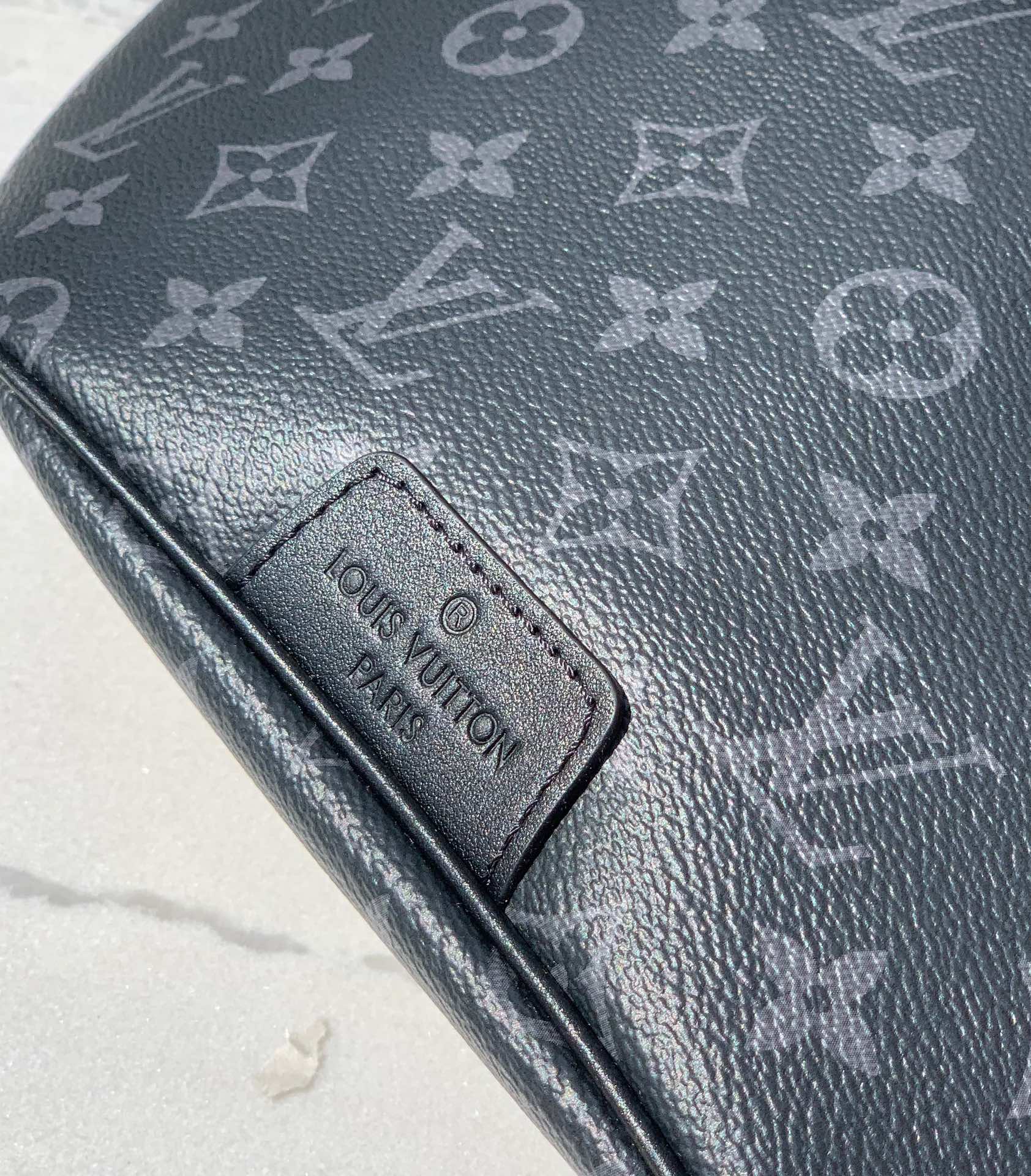 🌼m44336尺寸：47×20×9cm香港渠道货！LV DISCOVERY 黑武士腰包，专柜超难买，万年