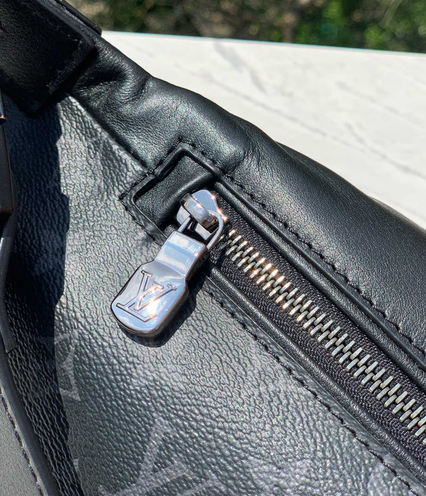 🌼m44336尺寸：47×20×9cm香港渠道货！LV DISCOVERY 黑武士腰包，专柜超难买，万年