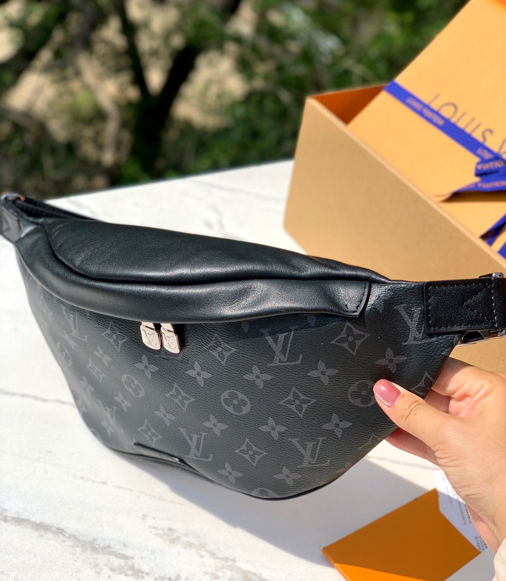 🌼m44336尺寸：47×20×9cm香港渠道货！LV DISCOVERY 黑武士腰包，专柜超难买，万年