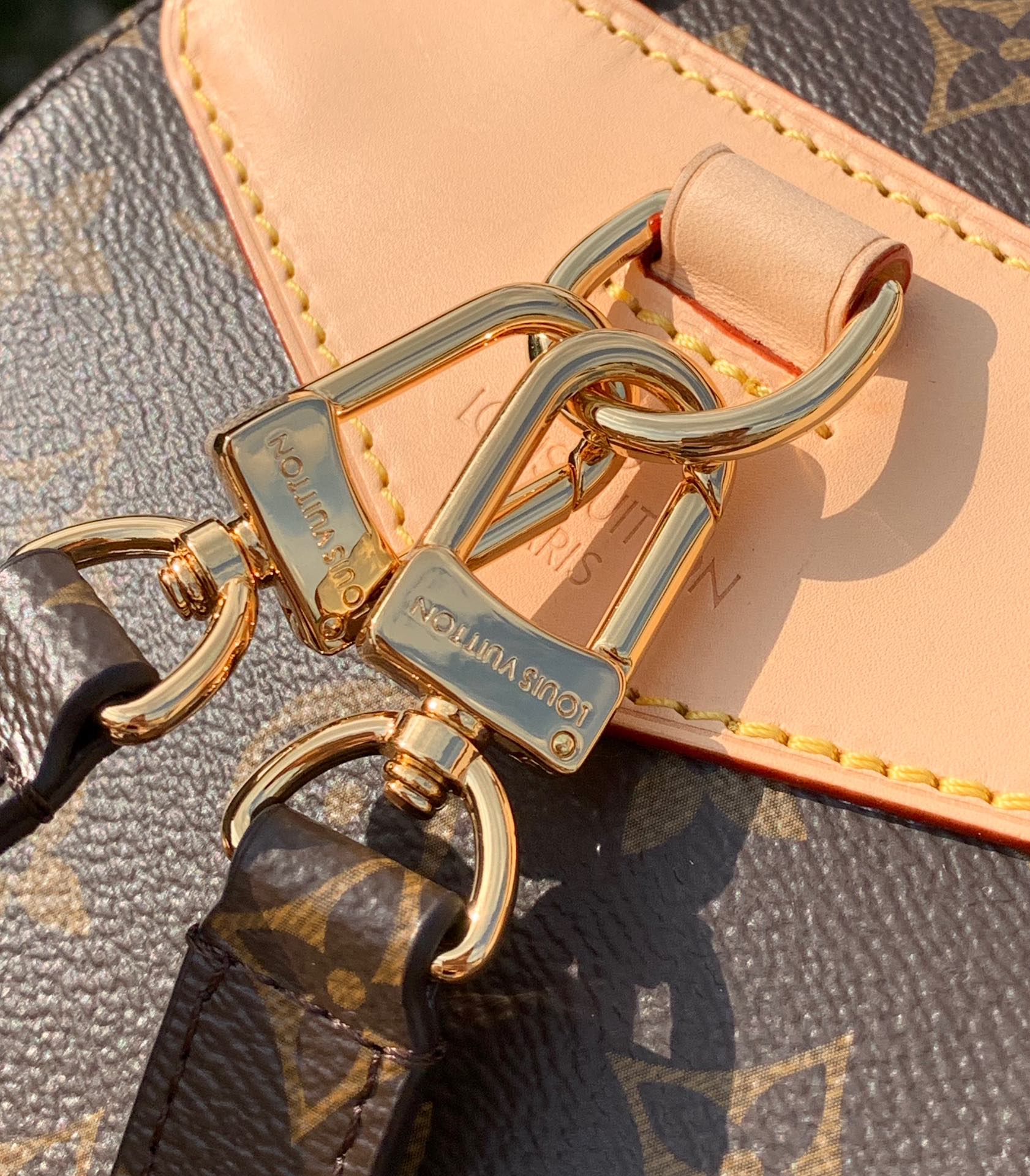 🌼m11198尺寸:28x30x18cmLV Montsouris小号双肩包，【动态芯片版】香港渠道出货