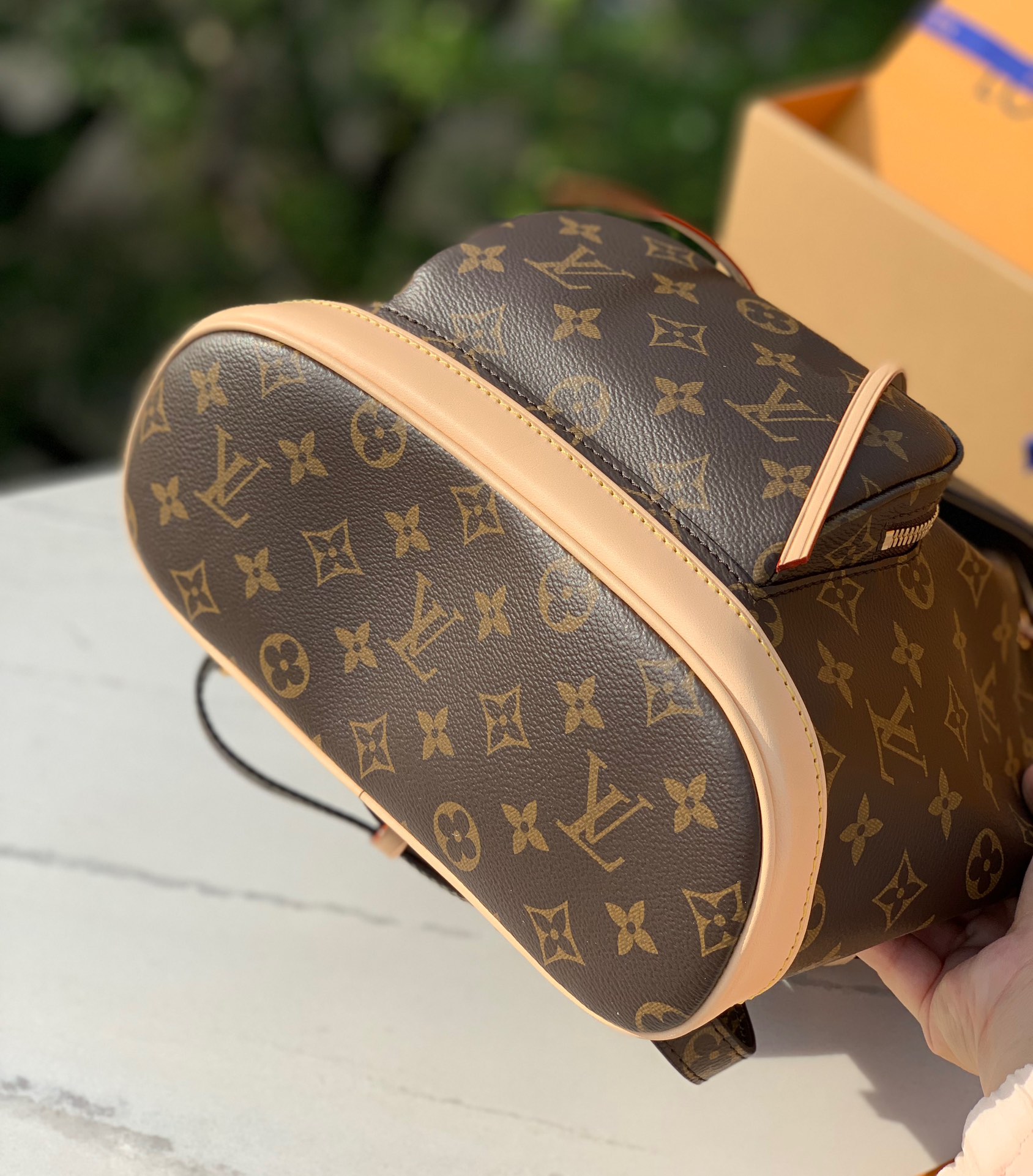 🌼m11198尺寸:28x30x18cmLV Montsouris小号双肩包，【动态芯片版】香港渠道出货