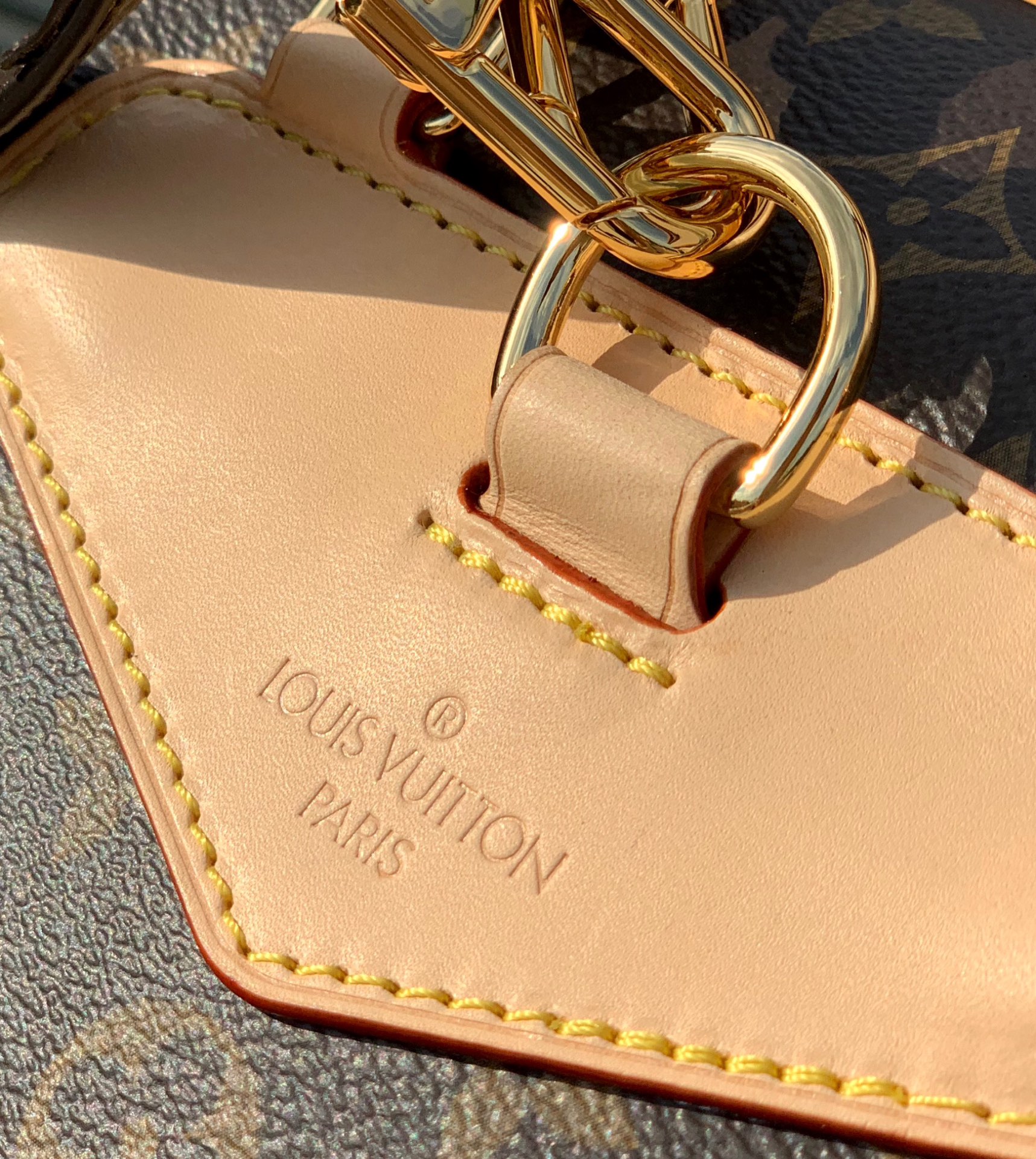 🌼m11198尺寸:28x30x18cmLV Montsouris小号双肩包，【动态芯片版】香港渠道出货