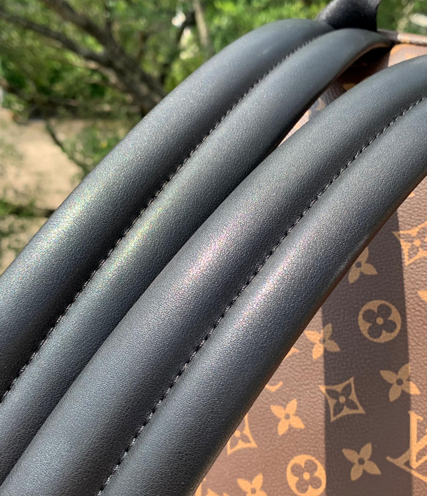 非市场普通货 进口皮料半钢五金m46684尺寸：29x38x20cmLV Discovery 小号老花双