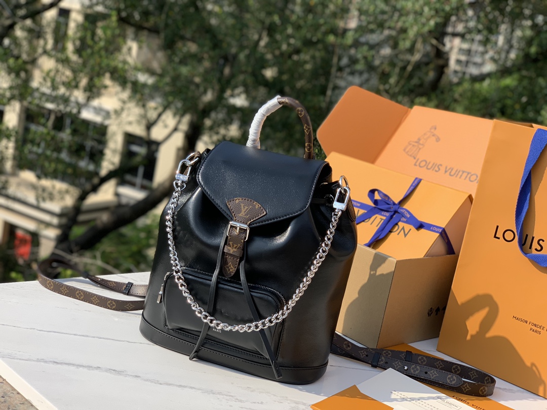 🌼m12587尺寸:28x30x18cm2024冬季推出，香港渠道，可直邮，LV黑武士羊皮双肩包，一定要