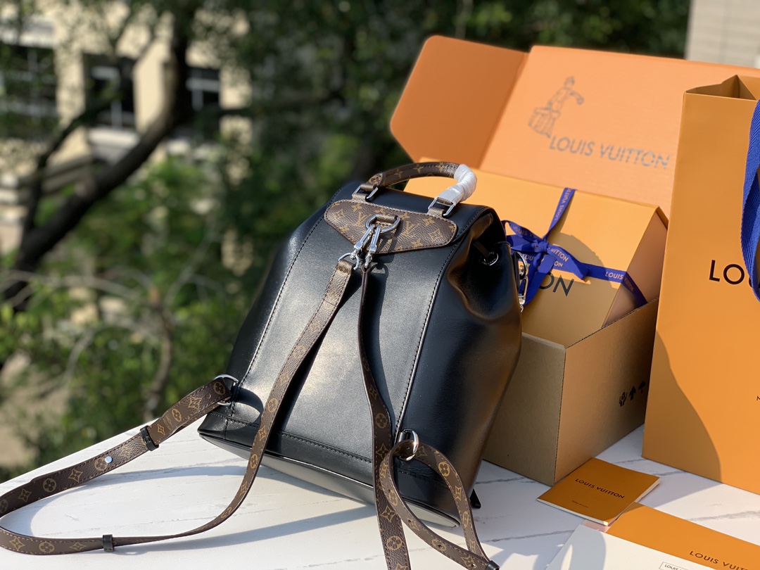 非市场普通货 进口皮料半钢五金m12587尺寸:28x30x18cm2024冬季推出，香港渠道，可直邮，