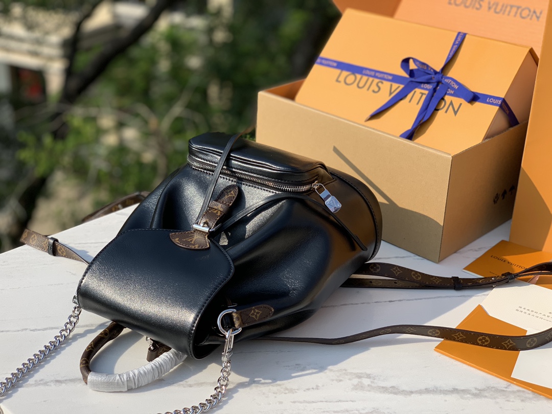 非市场普通货 进口皮料半钢五金m12587尺寸:28x30x18cm2024冬季推出，香港渠道，可直邮，