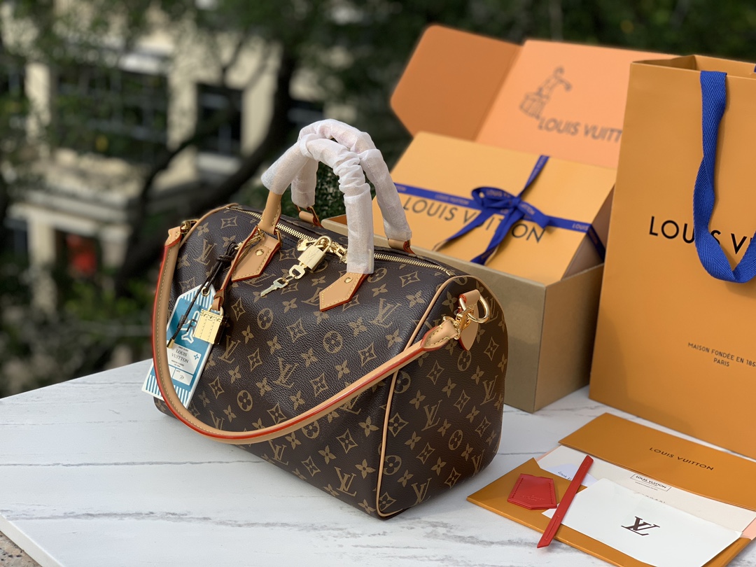 🌼 m11945尺寸：30×21×17cm全网首发新品Lv Speedy Soft30 枕头包！采用特殊