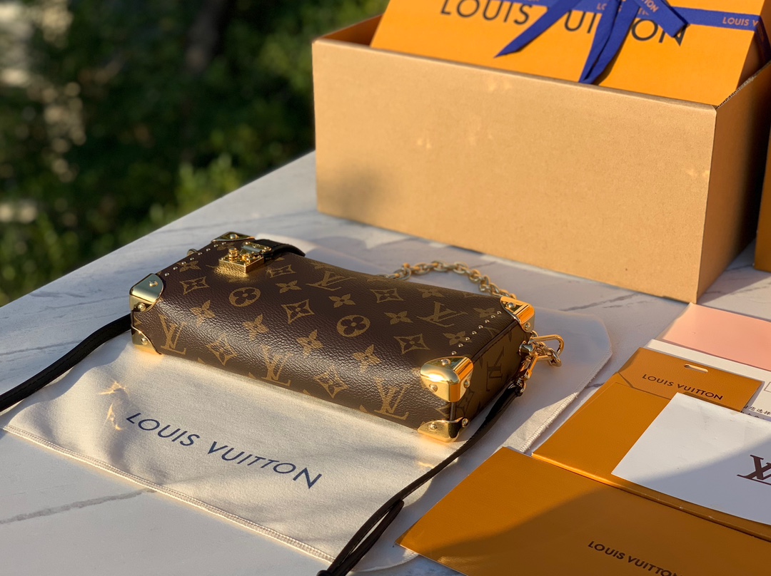 🌼 m13147尺寸：12 x 4 x 23cm香港渠道出货，LV Slim Trunk 软盒子包，20