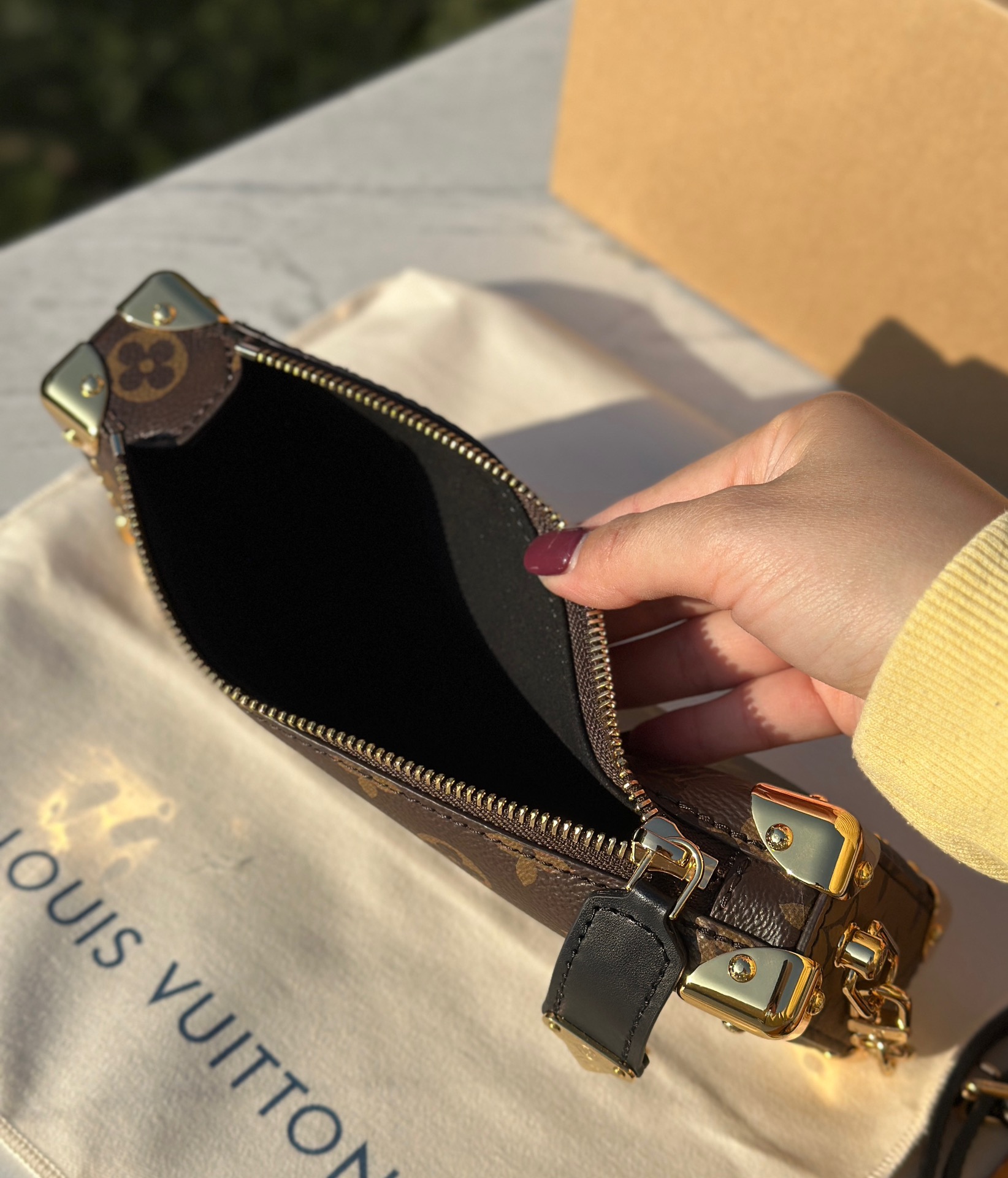 🌼 m13147尺寸：12 x 4 x 23cm香港渠道出货，LV Slim Trunk 软盒子包，20