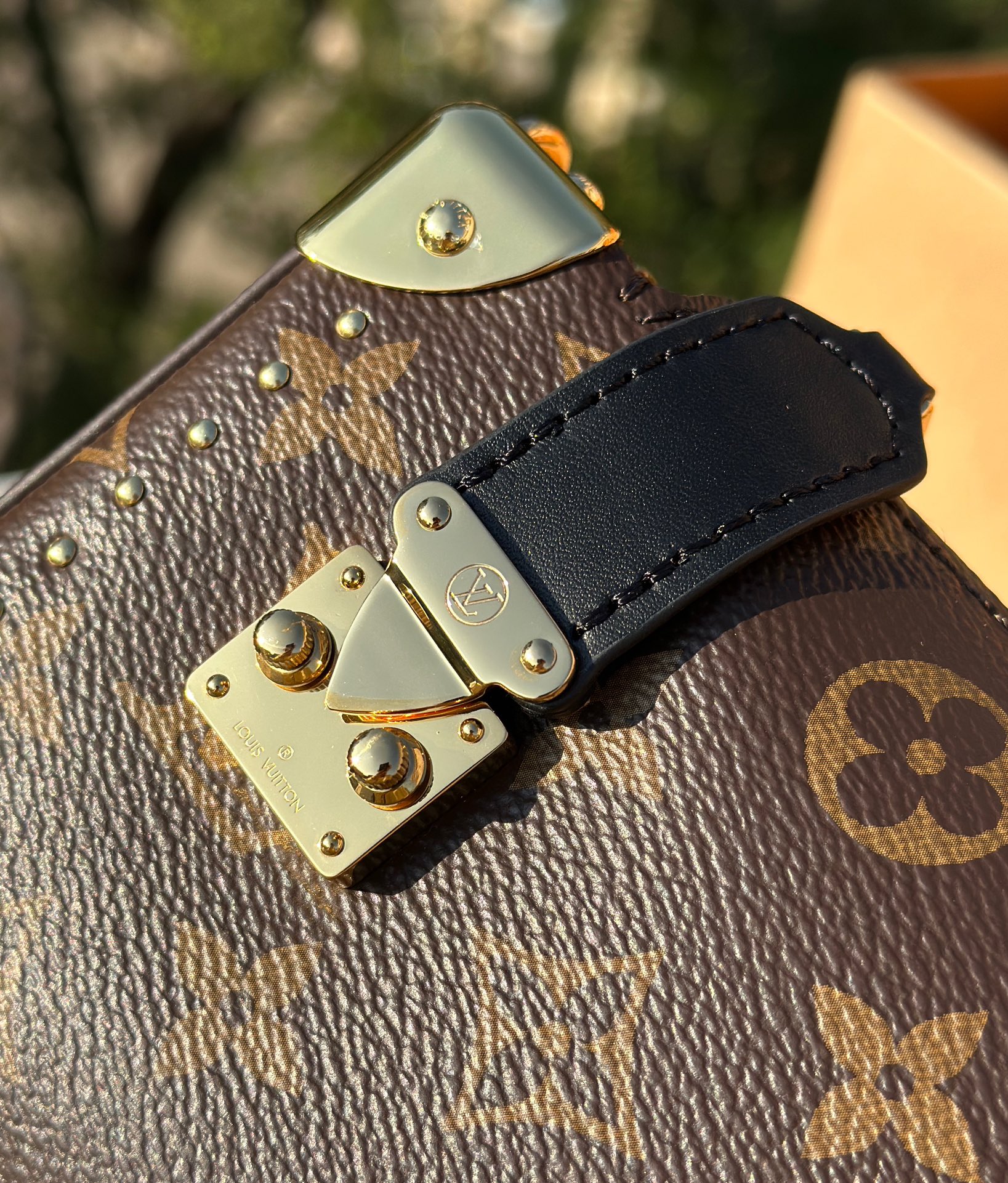 🌼 m13147尺寸：12 x 4 x 23cm香港渠道出货，LV Slim Trunk 软盒子包，20