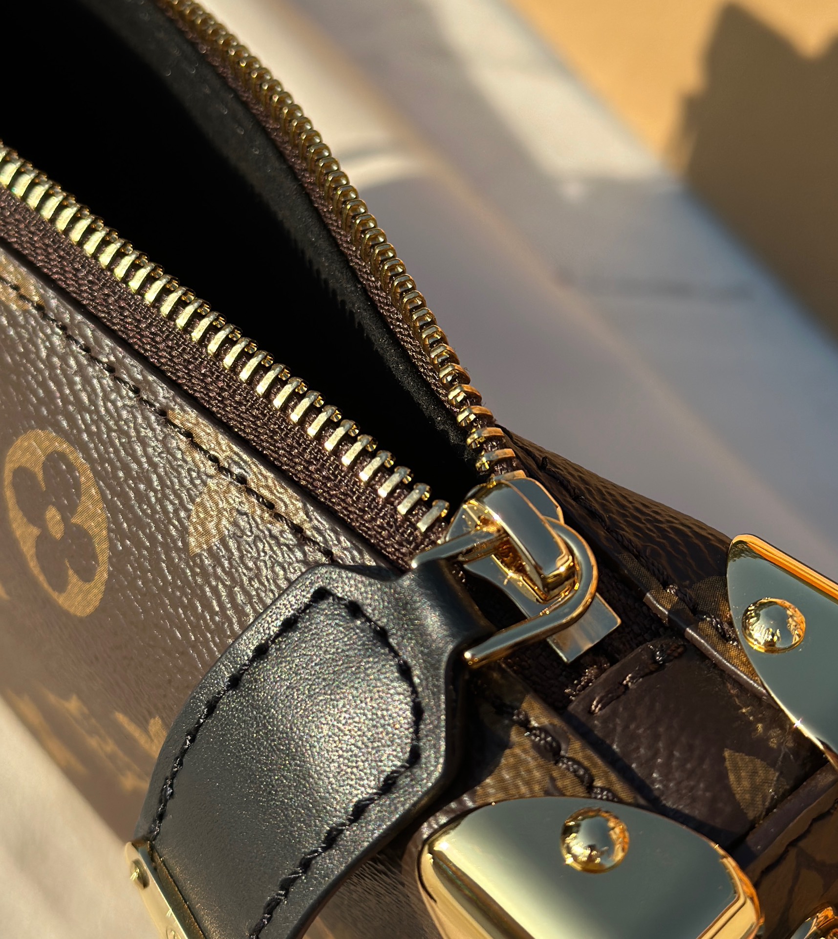 🌼 m13147尺寸：12 x 4 x 23cm香港渠道出货，LV Slim Trunk 软盒子包，20